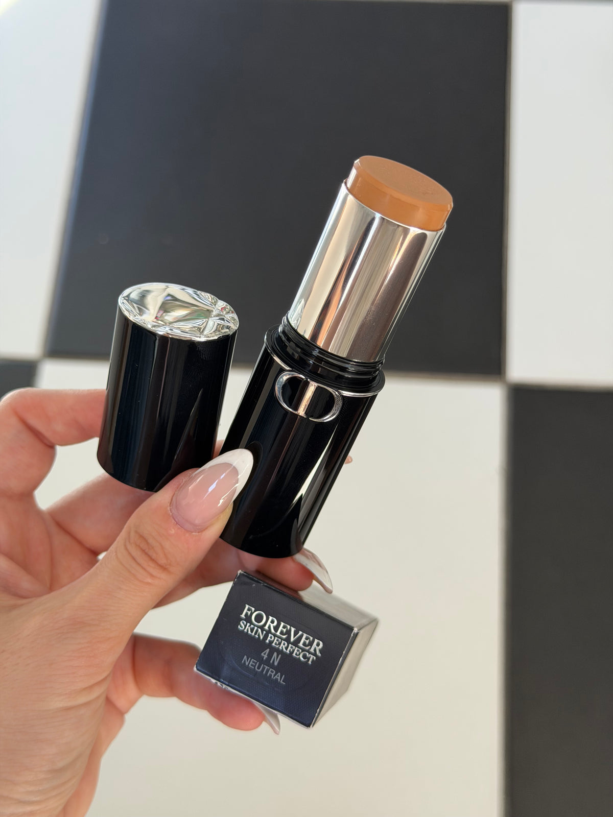 DIOR Forever Skin Perfect (4N)
Multi-Use Foundation Stick - Blur Perfection - 24H Wear and Hydration