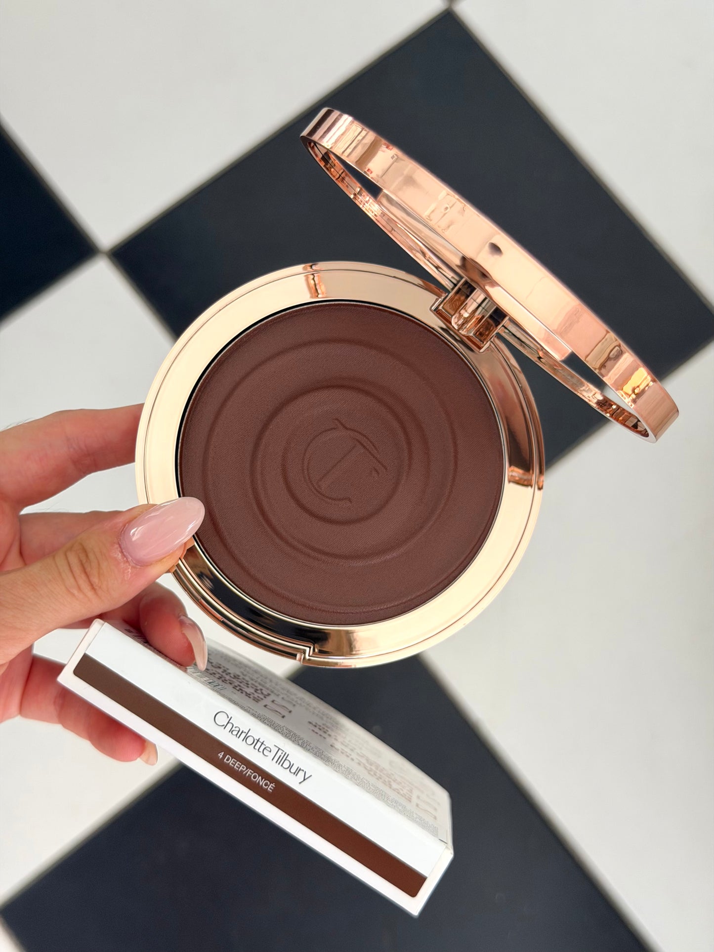 CHARLOTTE TILBURY Beautiful Skin Sun-Kissed Glow Bronzer (4)
Face & Body