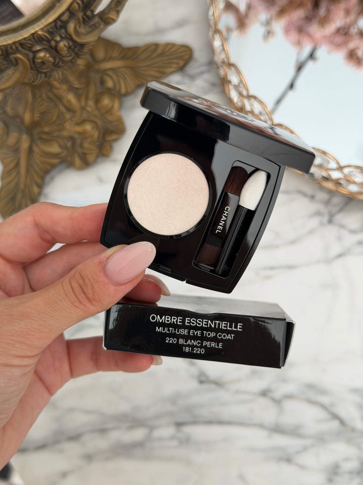 CHANEL Ombre Essentielle Multi-Use Longwearing Eyeshadow (220)