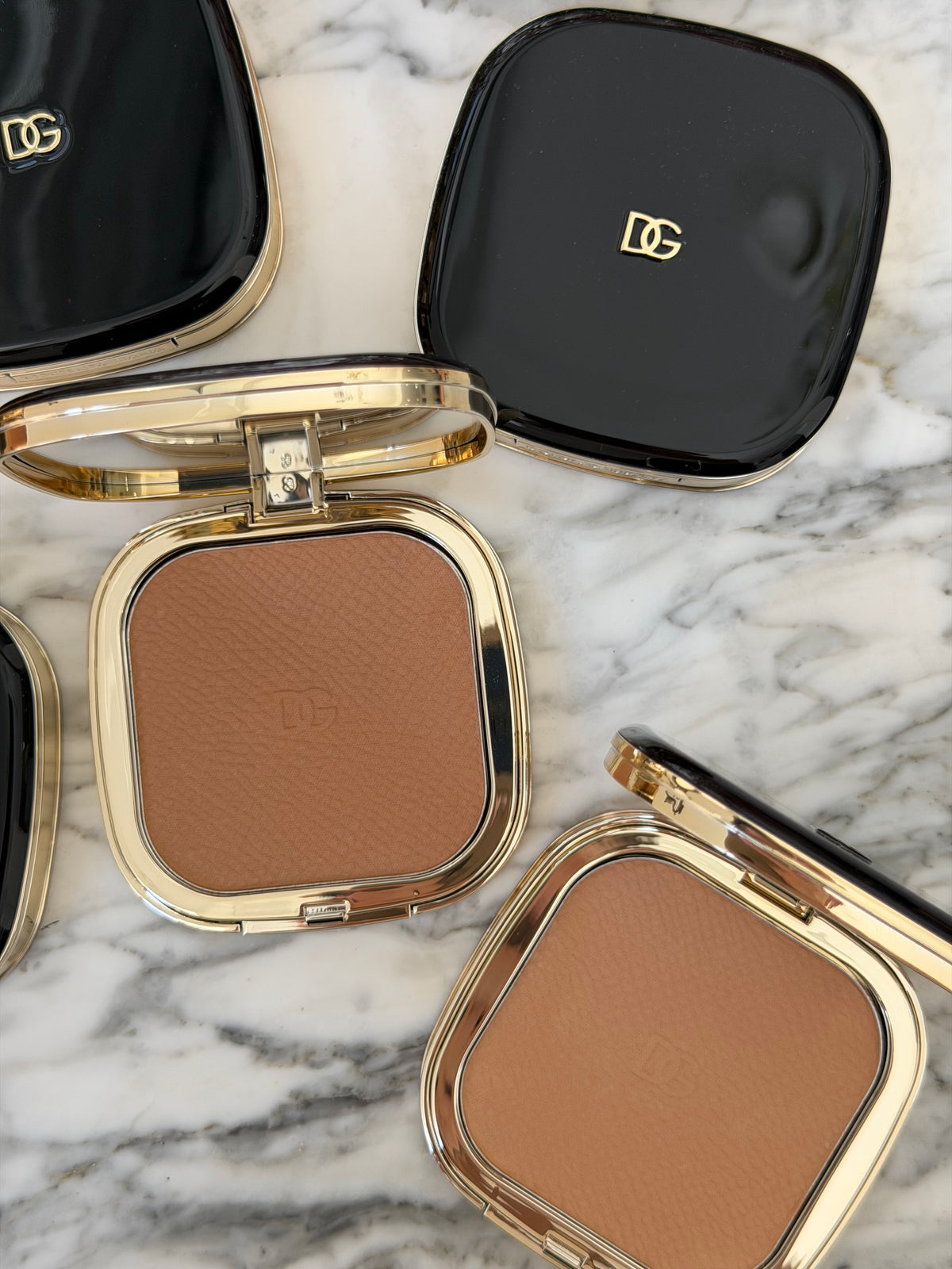 DOLCE&GABBANA Face&Eyes Match
Lasting Bronzer & Eyeshadow Powder (01)