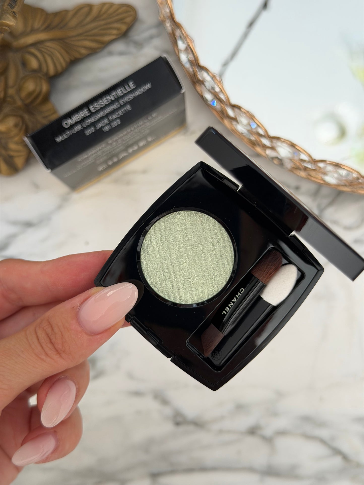 CHANEL Ombre Essentielle Multi-Use Longwearing Eyeshadow (222)