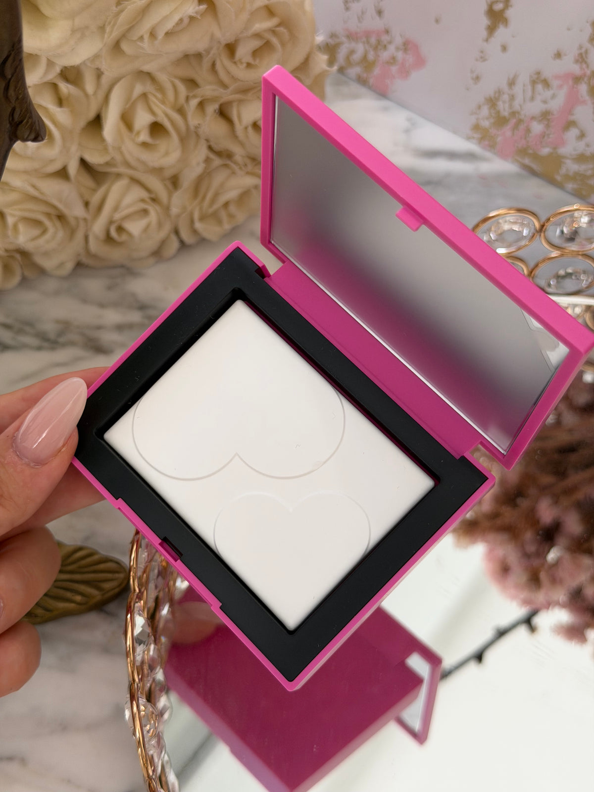 NARS Light Reflecting™ Setting Powder - Limited Edition Pink With Heart Motifs
