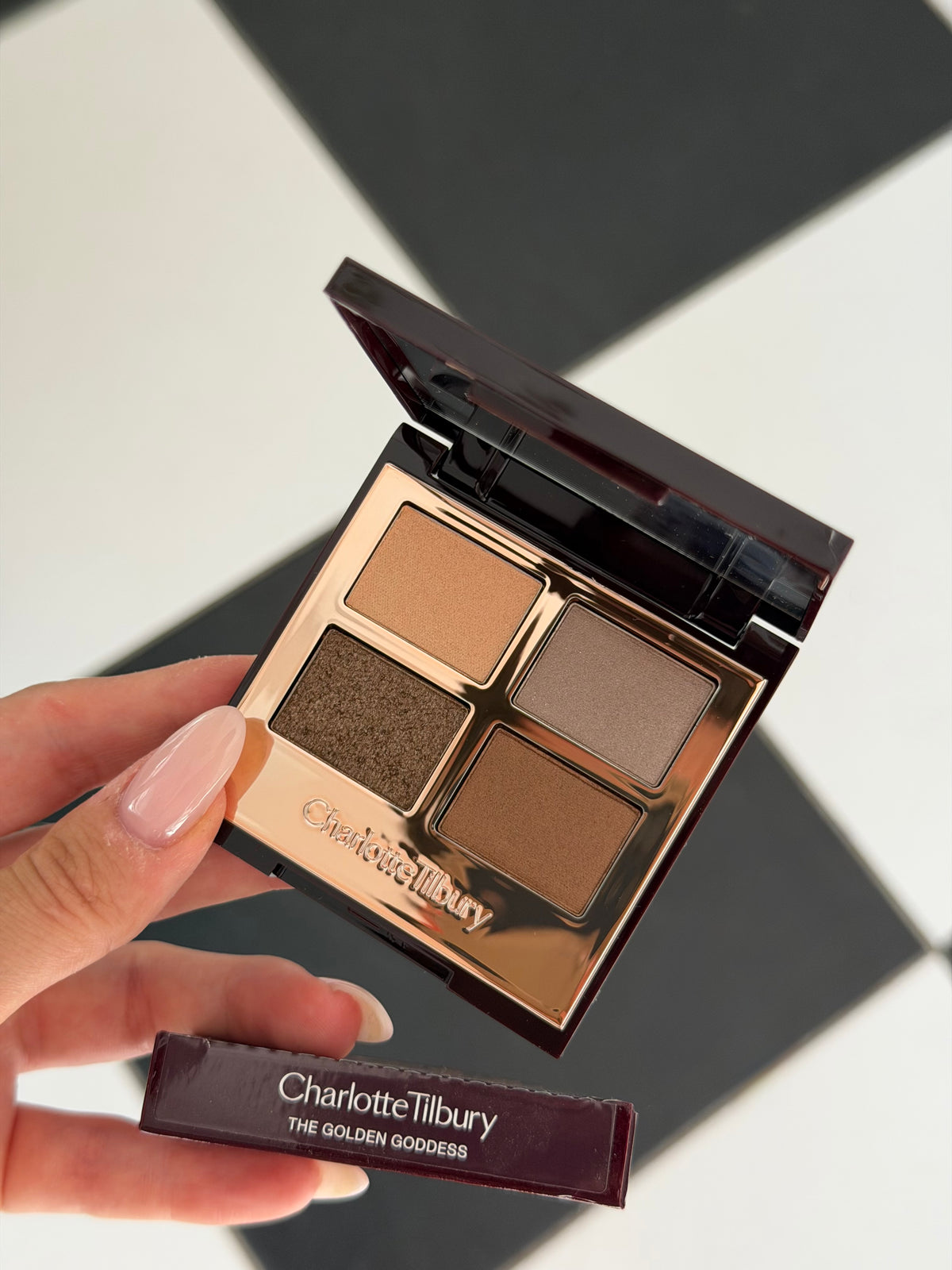 CHARLOTTE TILBURY Luxury Palette - 
The Golden Goddess