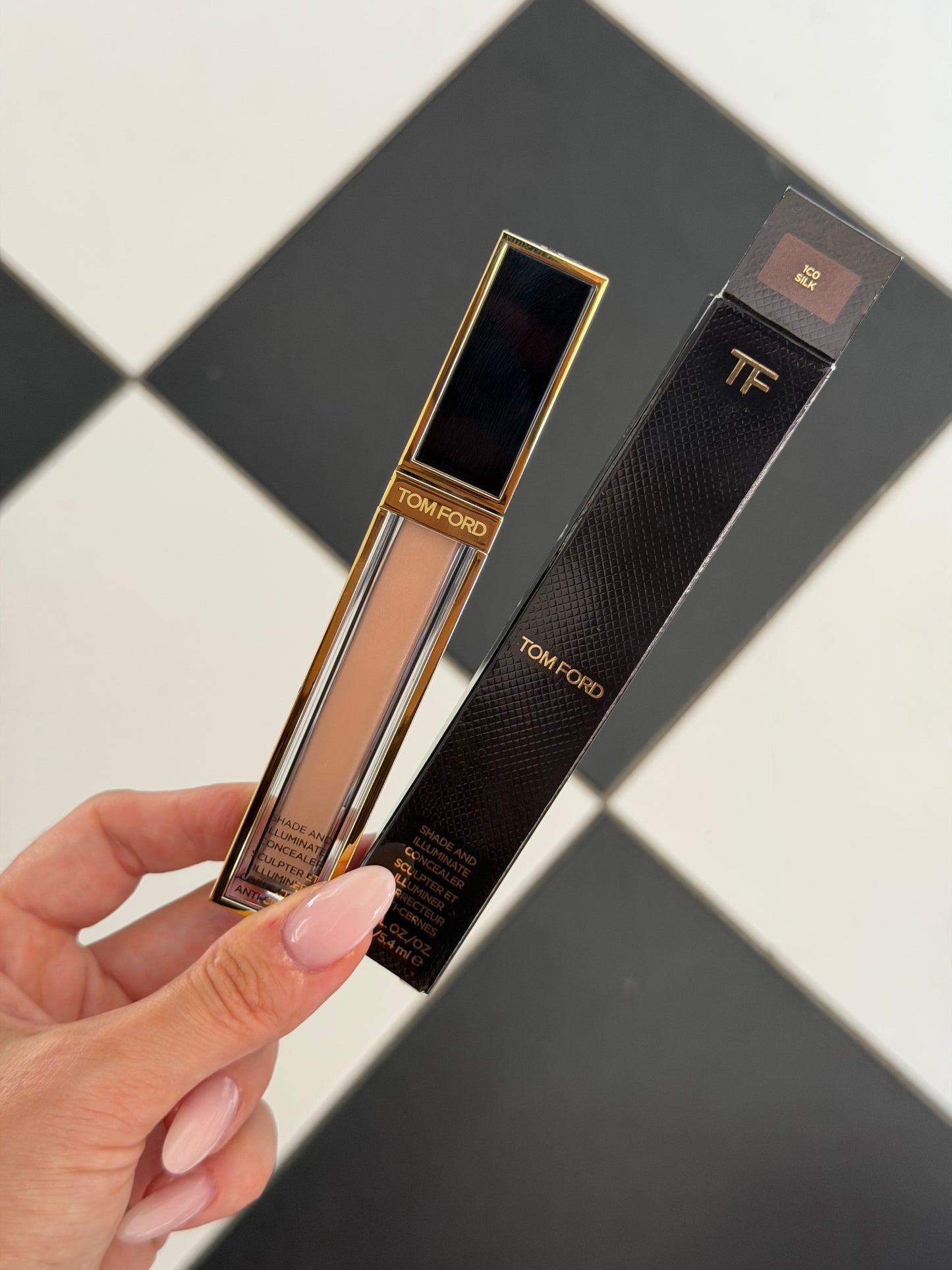TOM FORD Shade And Illuminate Concealer (1C0)