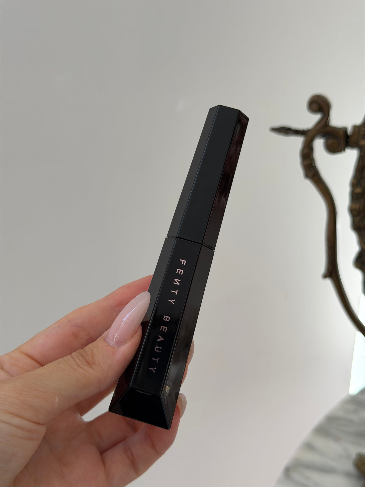 FENTY BEAUTY Hella Thicc Voluminizing Mascara (01)