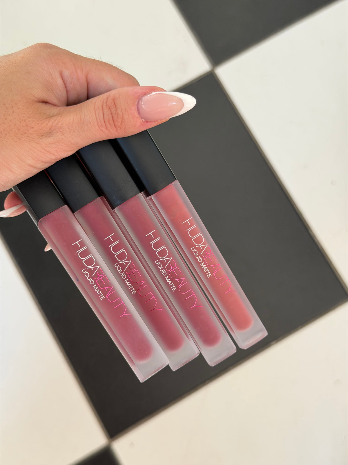 HUDA BEAUTY Liquid Matte Ultra-Comfort Transfer-Proof Lipstick - Trophy Wife