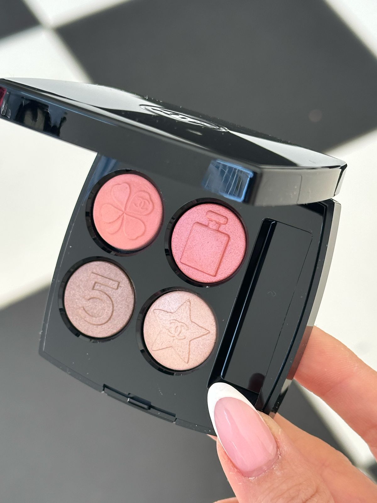 CHANEL Les 4 Ombres Boutons - Multi Quadra Eye Shadow (209)