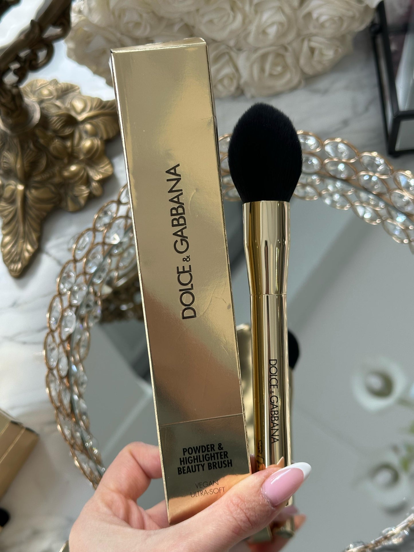 DOLCE&GABBANA Powder & Highlighter Beauty Brush
Vegan - Ultra-Soft