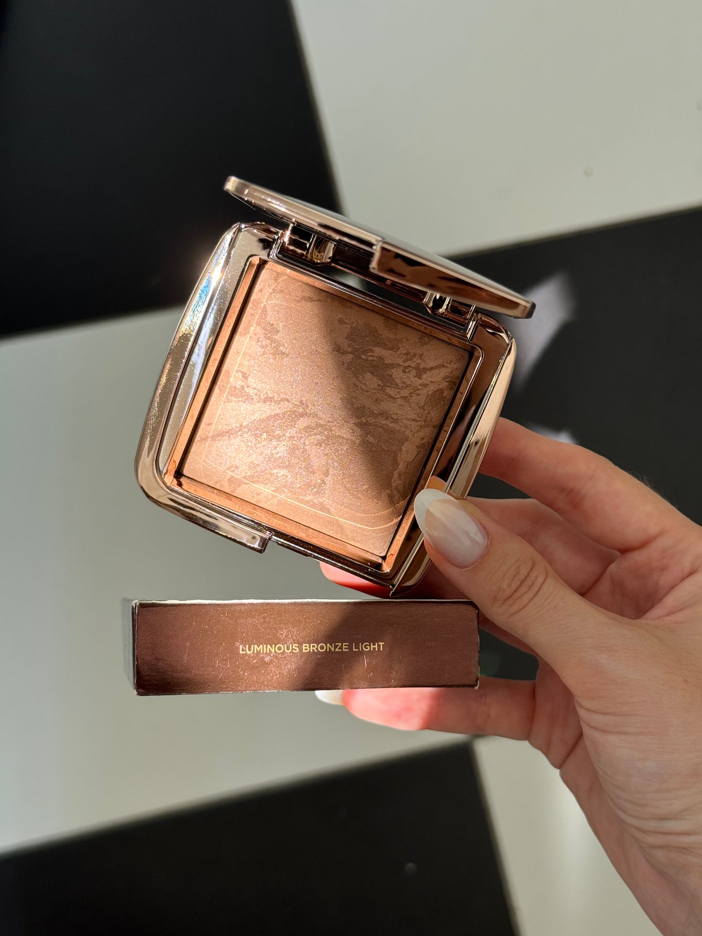 HOURGLASS Ambient™ Lighting Bronzer - Luminous