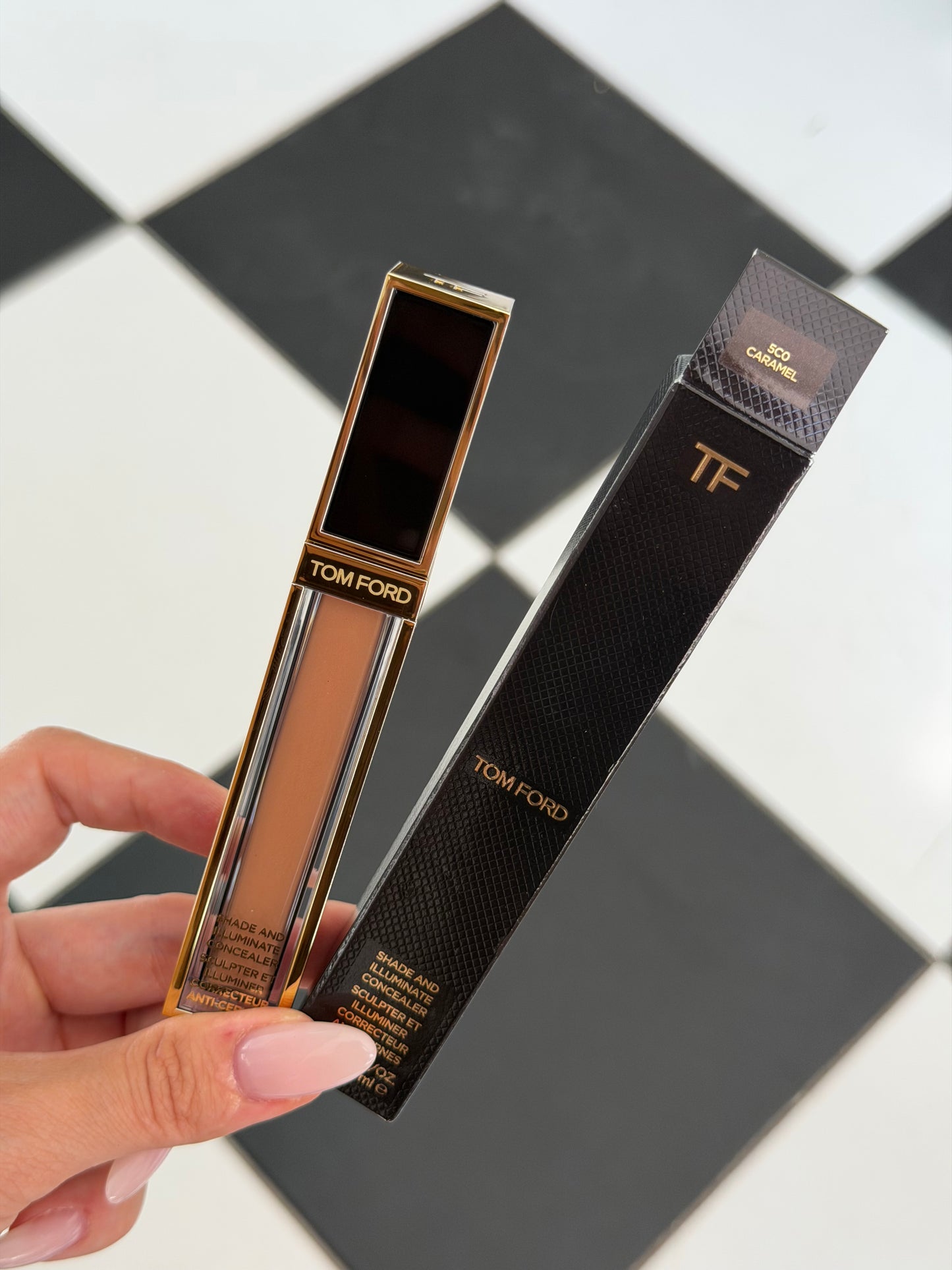 TOM FORD Shade And Illuminate Concealer (5C0)