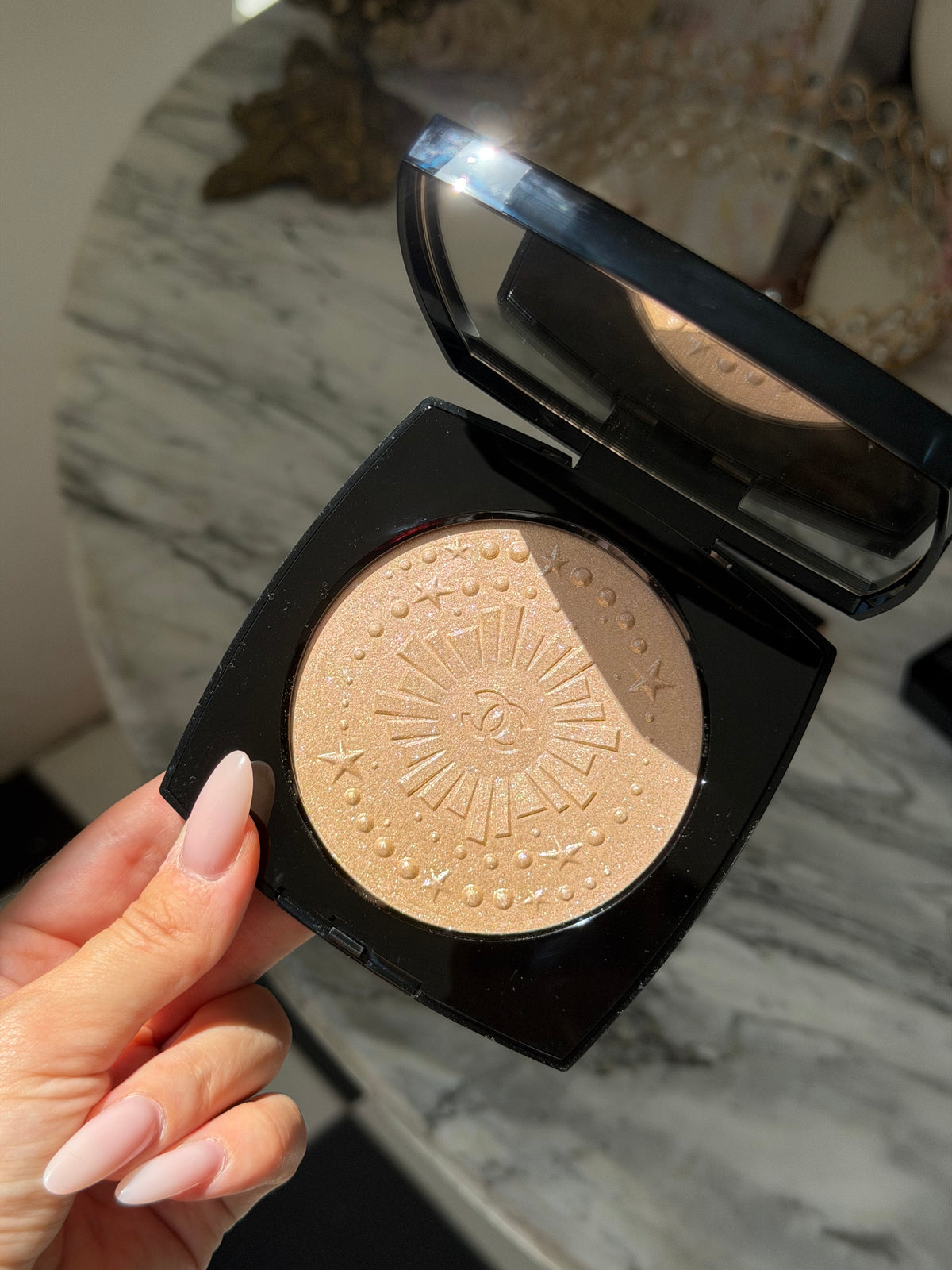 CHANEL Diamond Dust
Oversize Illuminating Powder