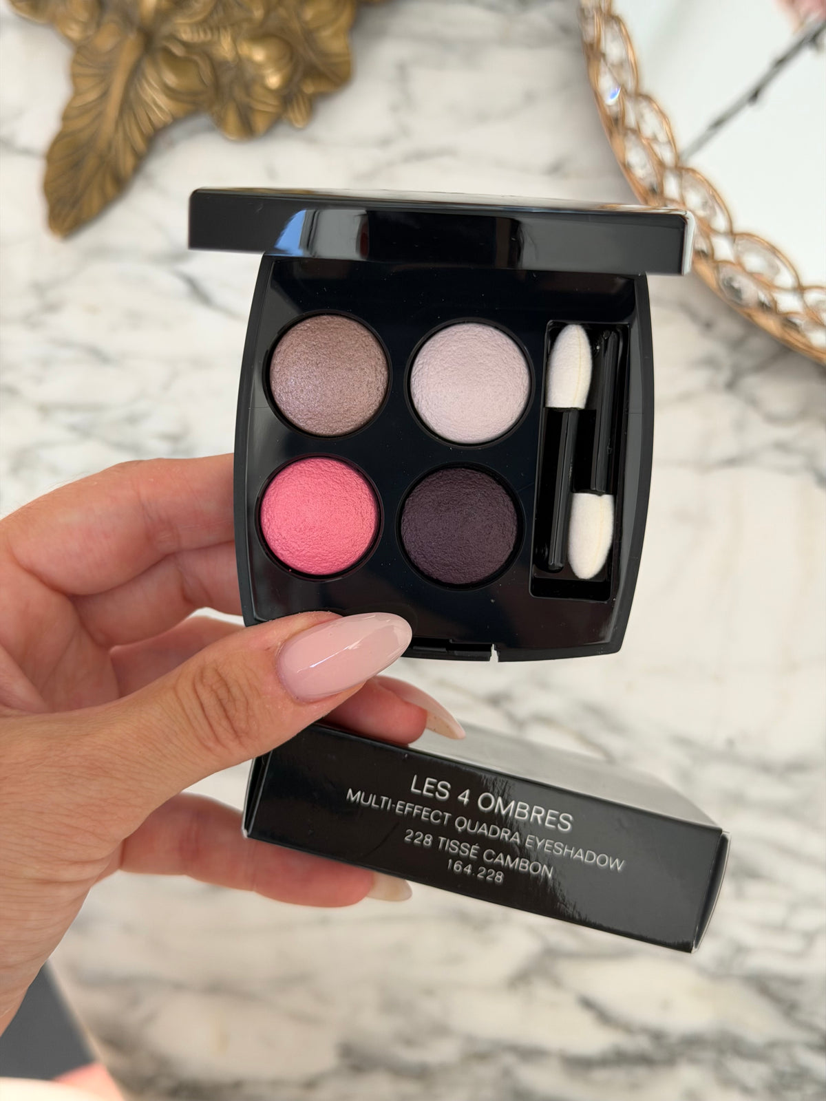 CHANEL Les 4 Ombres
Multi-Effect Quadra Eyeshadow (228)