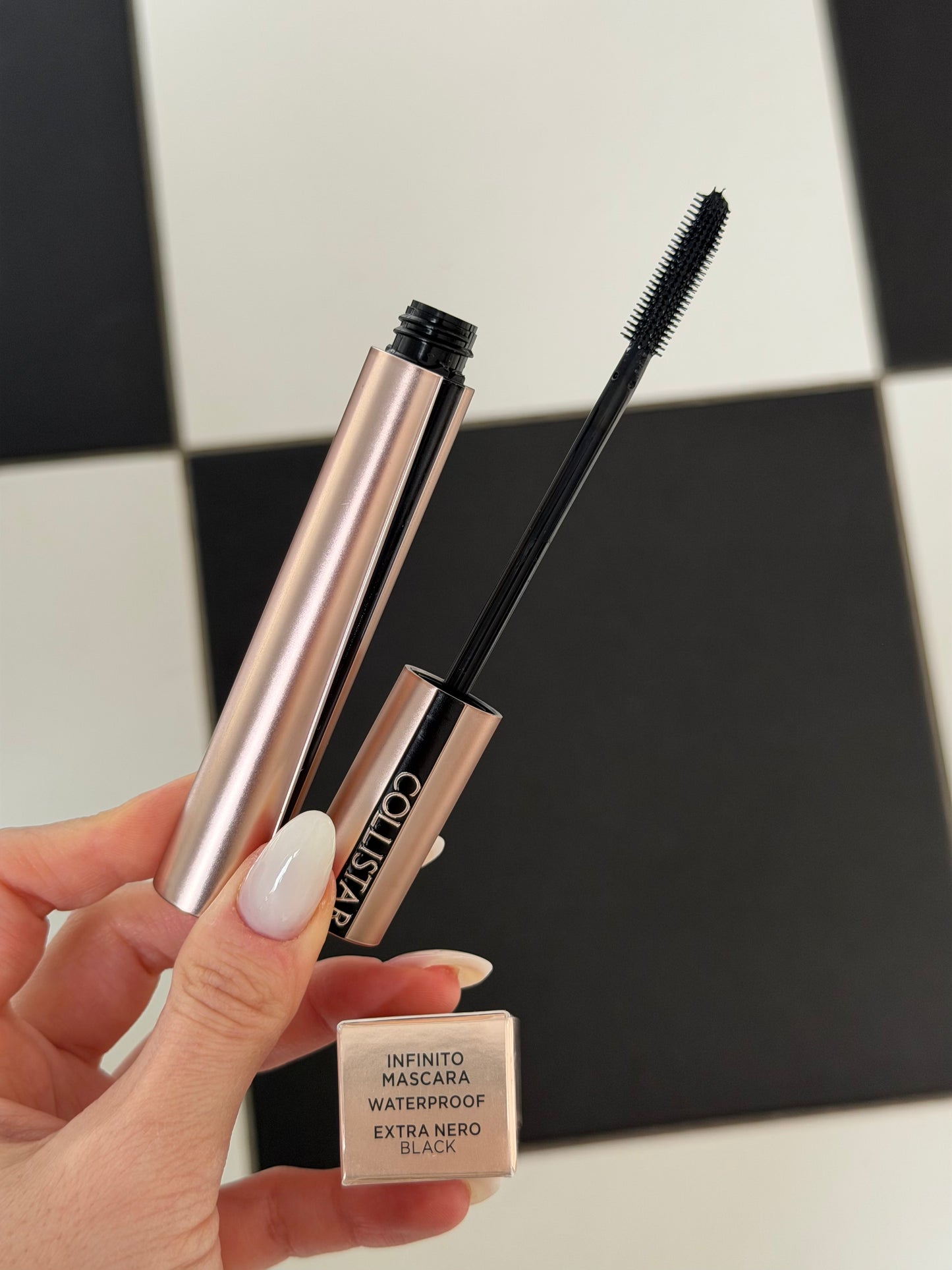 COLLISTAR Infinito Mascara Waterproof
Extreme Length, Definition Lifting Effect