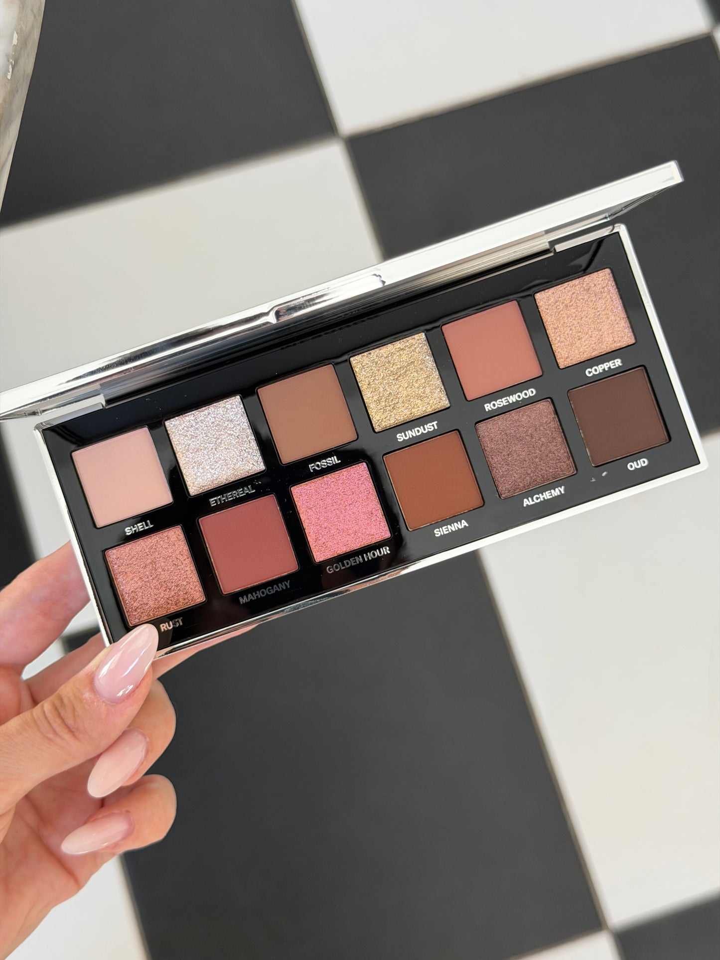 MESAUDA Archetype Eyeshadow (102) - Timeless Beauty Featuring Unique And Transformative Textures