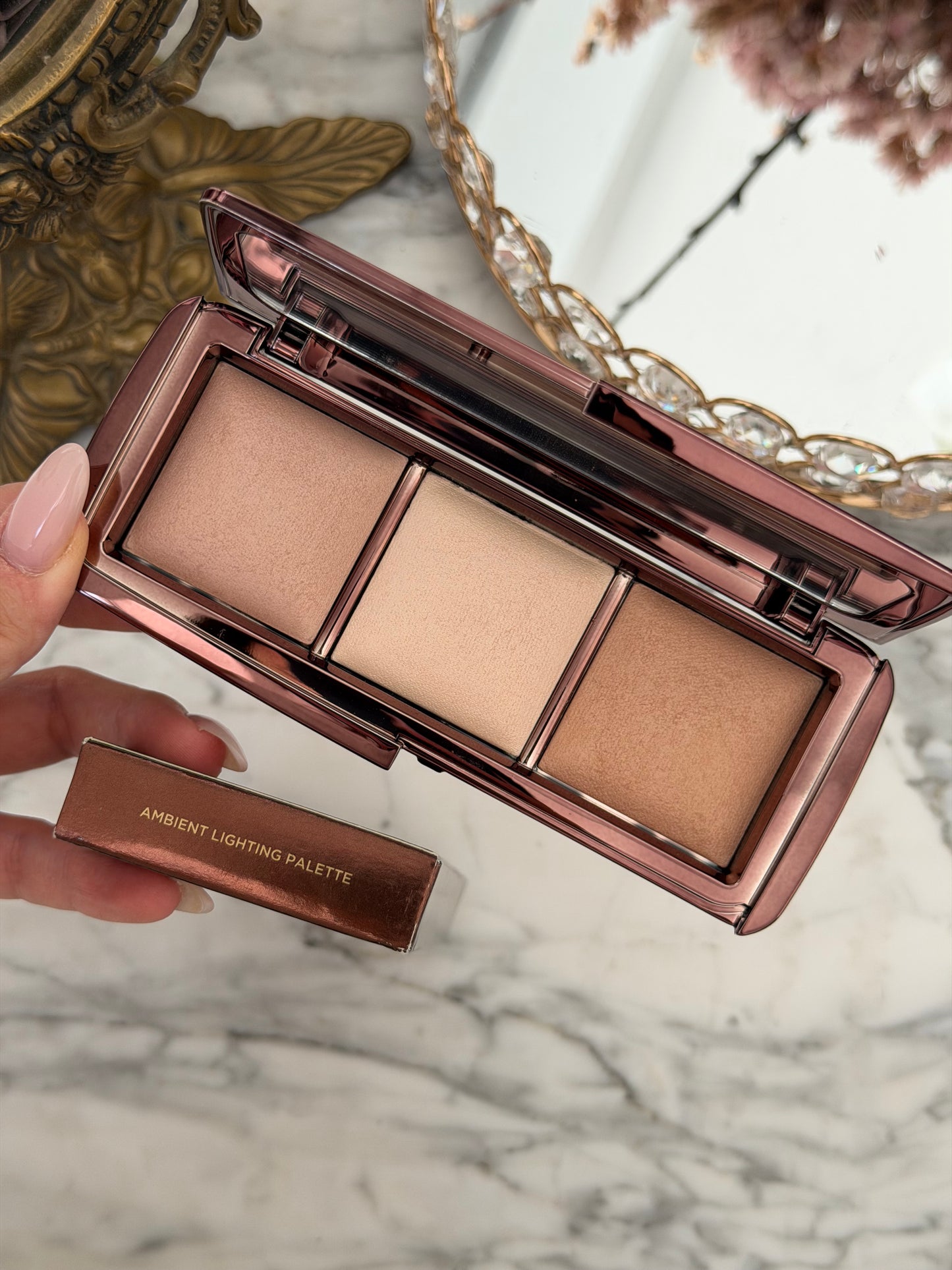HOURGLASS Ambient Lighting Palette