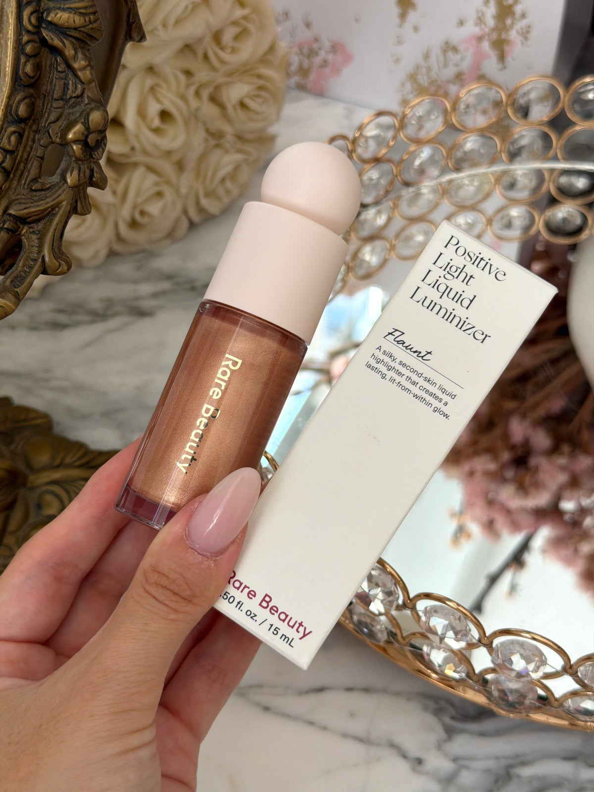 RARE BEAUTY Positive Light Liquid Luminizer - Flaunt