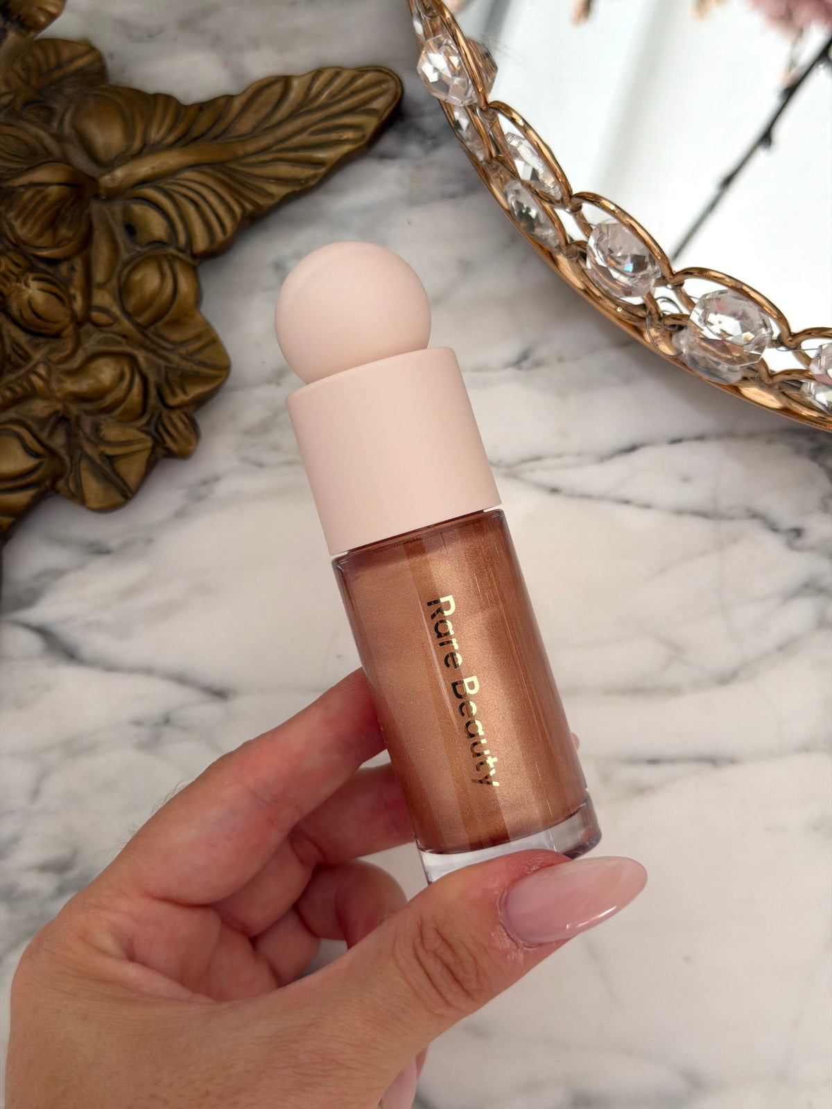 RARE BEAUTY Positive Light Liquid Luminizer - Flaunt