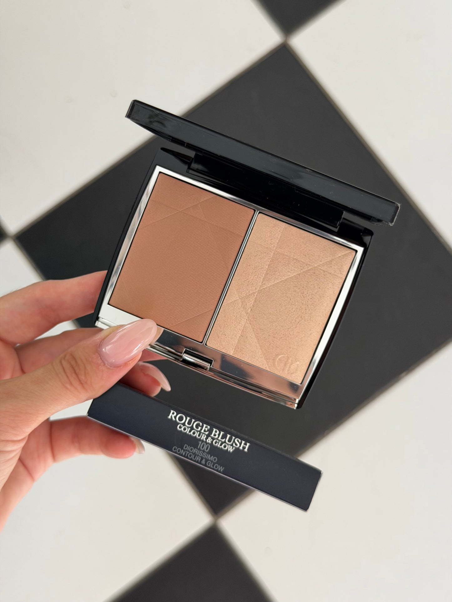 DIOR Rouge Blush Colour & Glow (100)
Multi-Use Face Palette – Color and Highlighter Duo