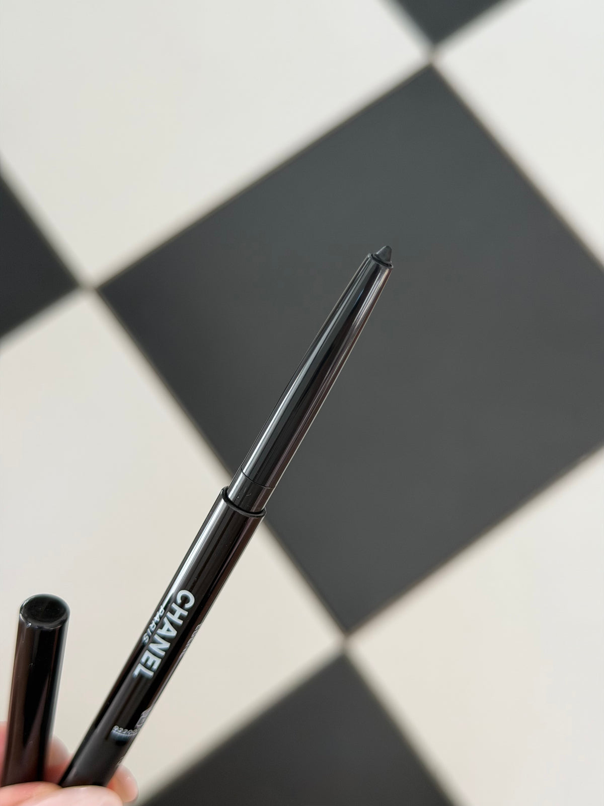 CHANEL Stylo Eyes Waterproof (10)
Long-Lasting Eyeliner