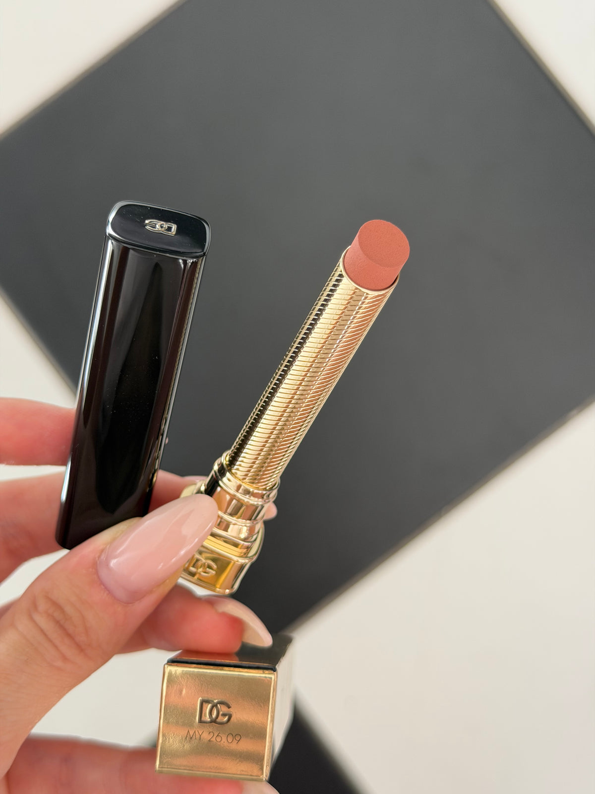 DOLCE&GABBANA My Comfy Matte Lipstick - My 26.09
Instant Rich Color & Hydration Lip Stylo