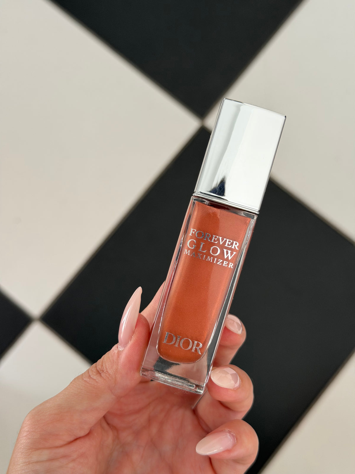DIOR Forever Glow Maximizer (Copper)
Liquid Highlighter - Long Wear - Intense Luminous And Multi-Use