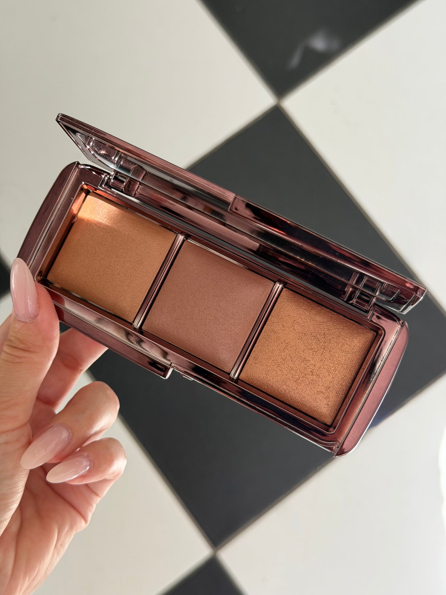 HOURGLASS Ambient Lighting Palette - Volume III