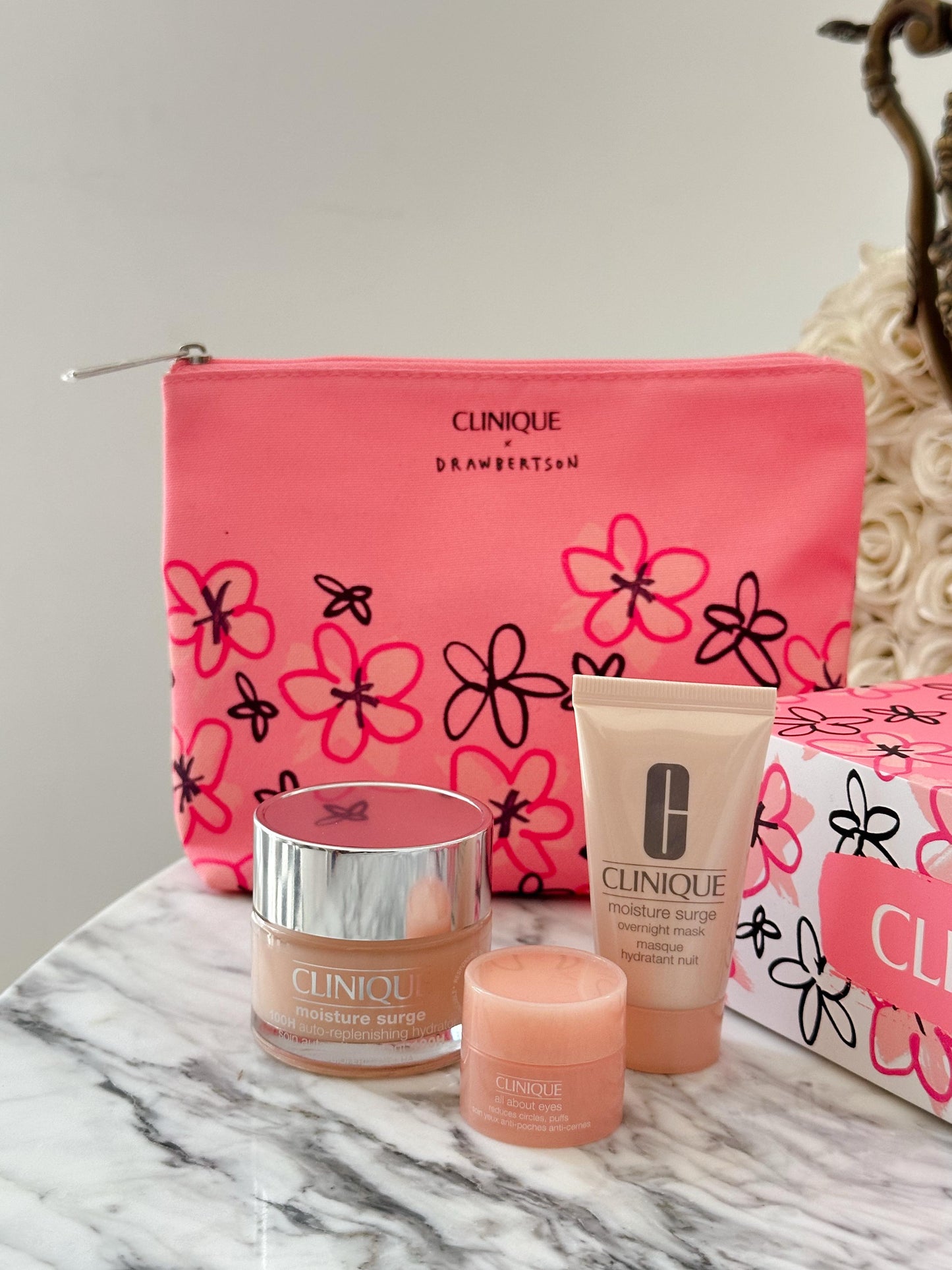 CLINIQUE Moisture Megastars Gift Set
Three Hydration Heroes In One