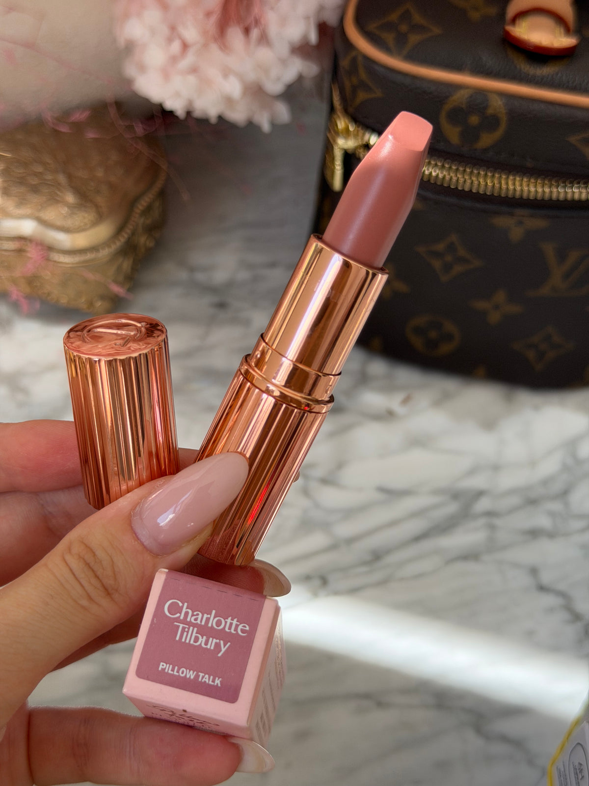 CHARLOTTE TILBURY Pillow Talk
Matte Revolution Long-Lasting Lipstick