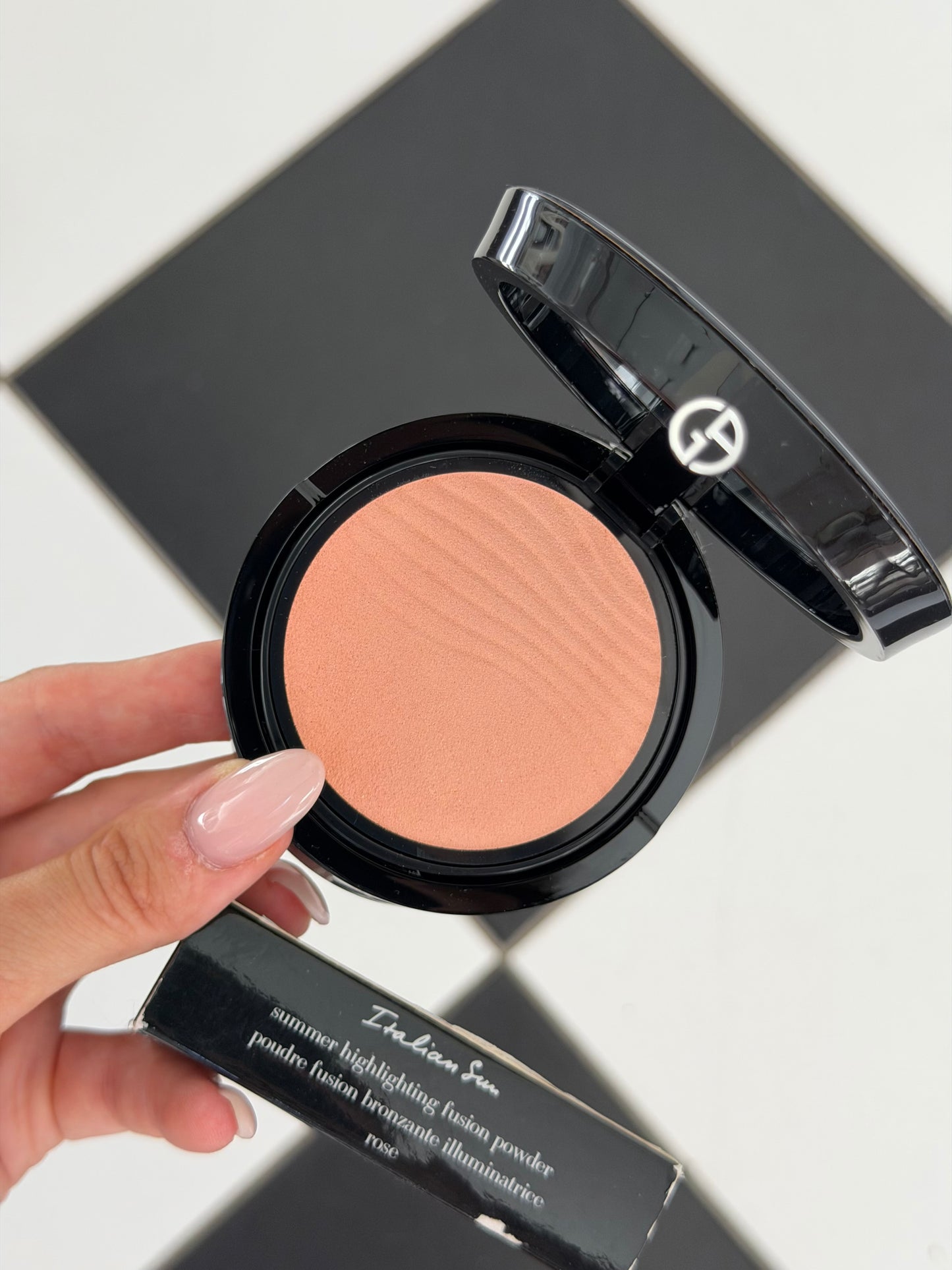ARMANI Beauty
Italian Sun Summer Highlighting Fusion Powder