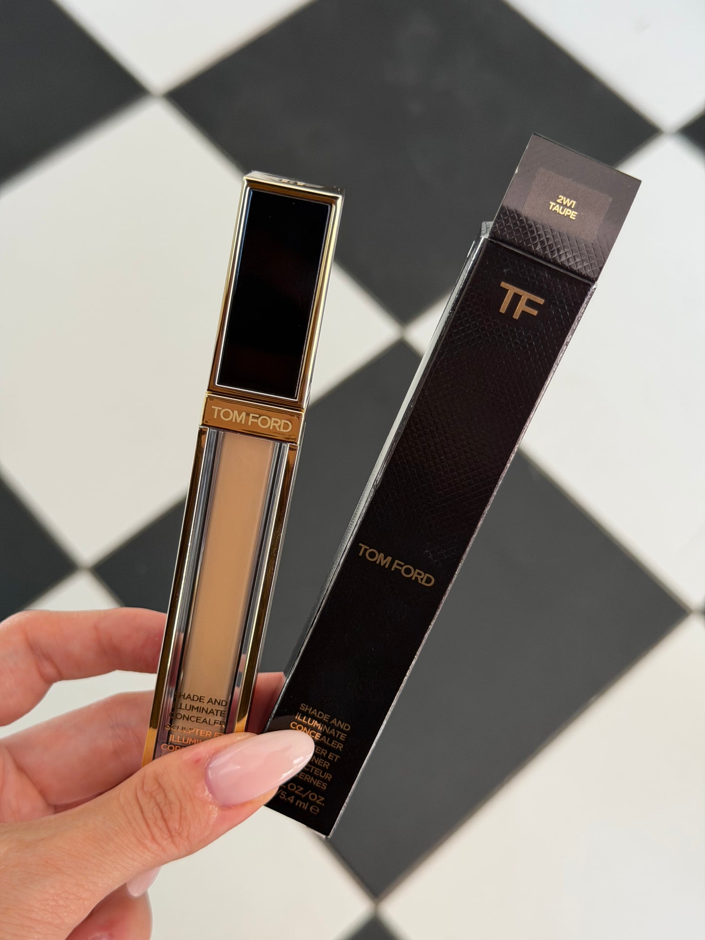 TOM FORD Shade And Illuminate Concealer (2W1)