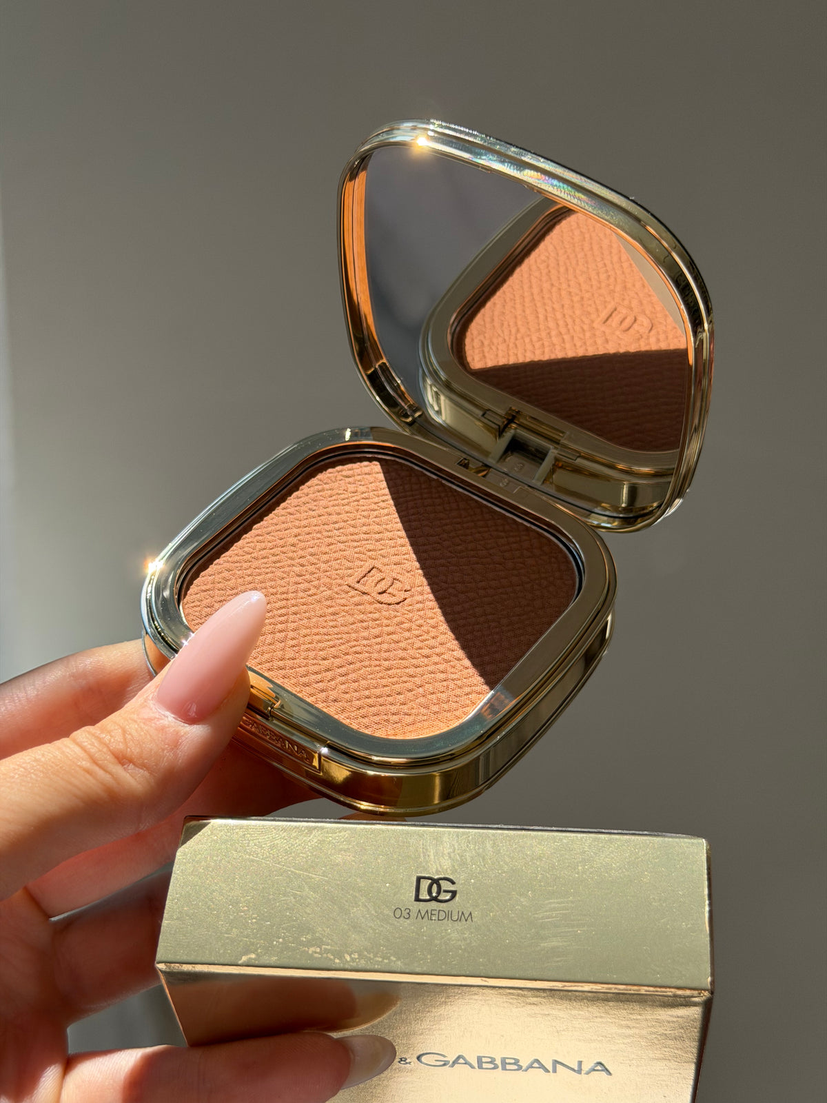 DOLCE&GABBANA Face&Eyes Match
Lasting Bronzer & Eyeshadow Powder (03)