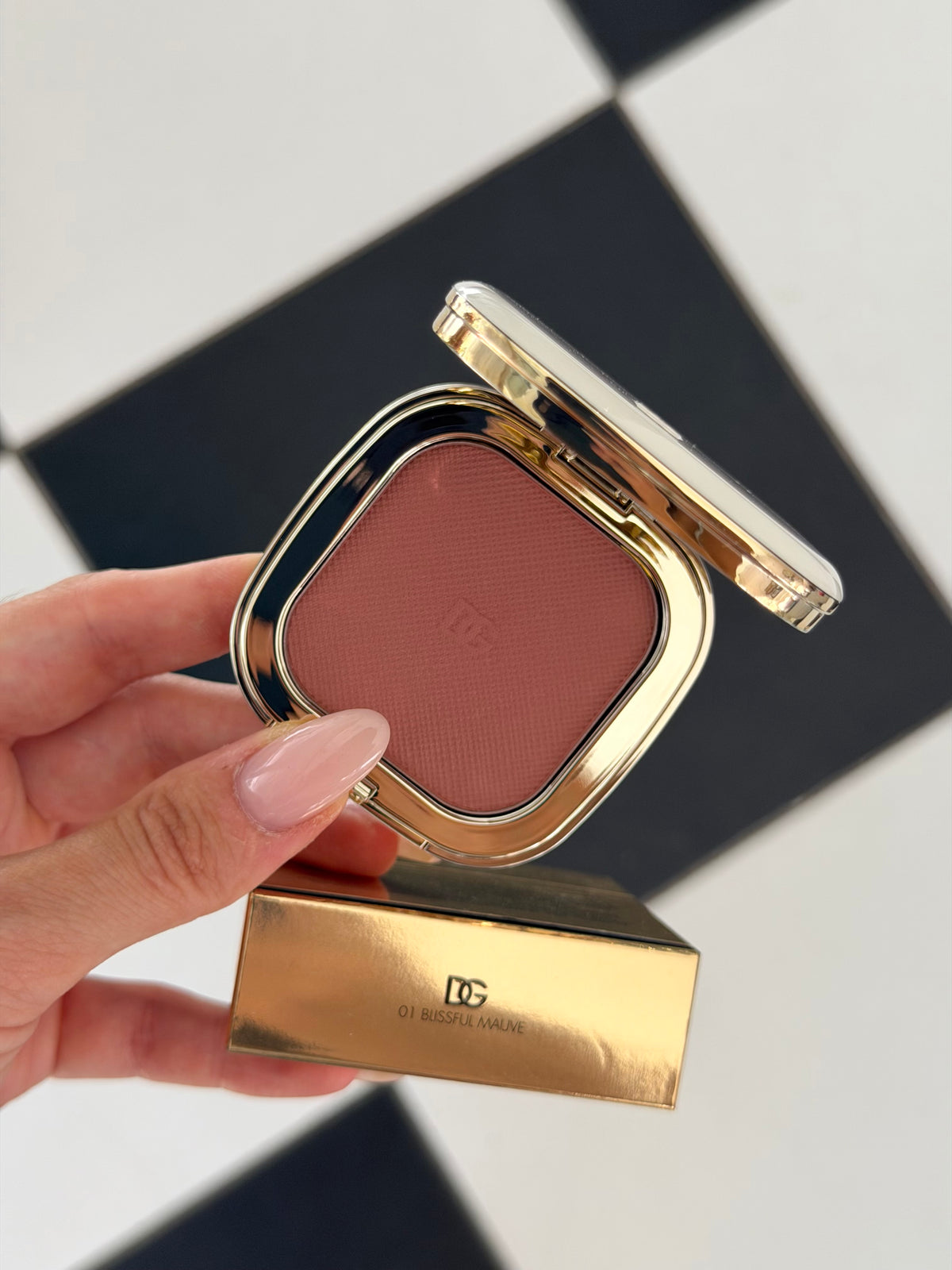 DOLCE&GABBANA
Cheek&Eyes Match - Lasting Blush & Eyshadow Powder (01)