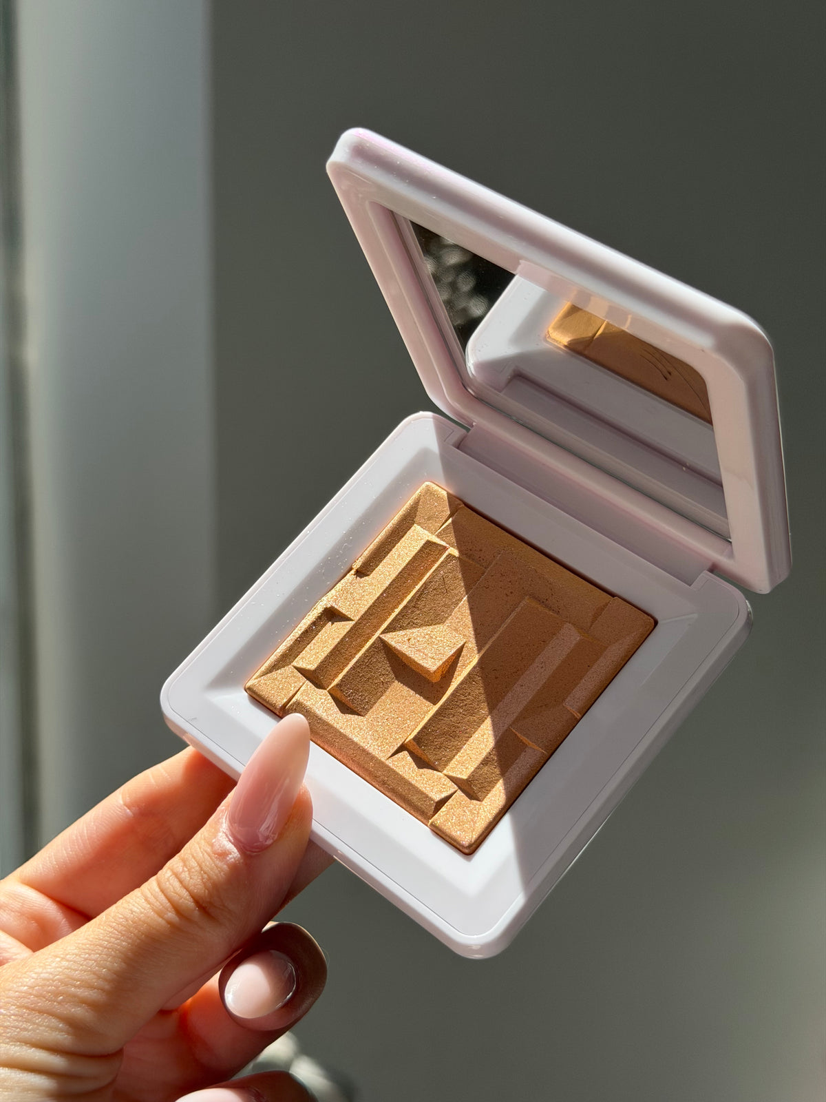 HAUS LABS By Lady Gaga
Bio-Radiant™ Gel-Powder Highlighter - Bronzed Gold