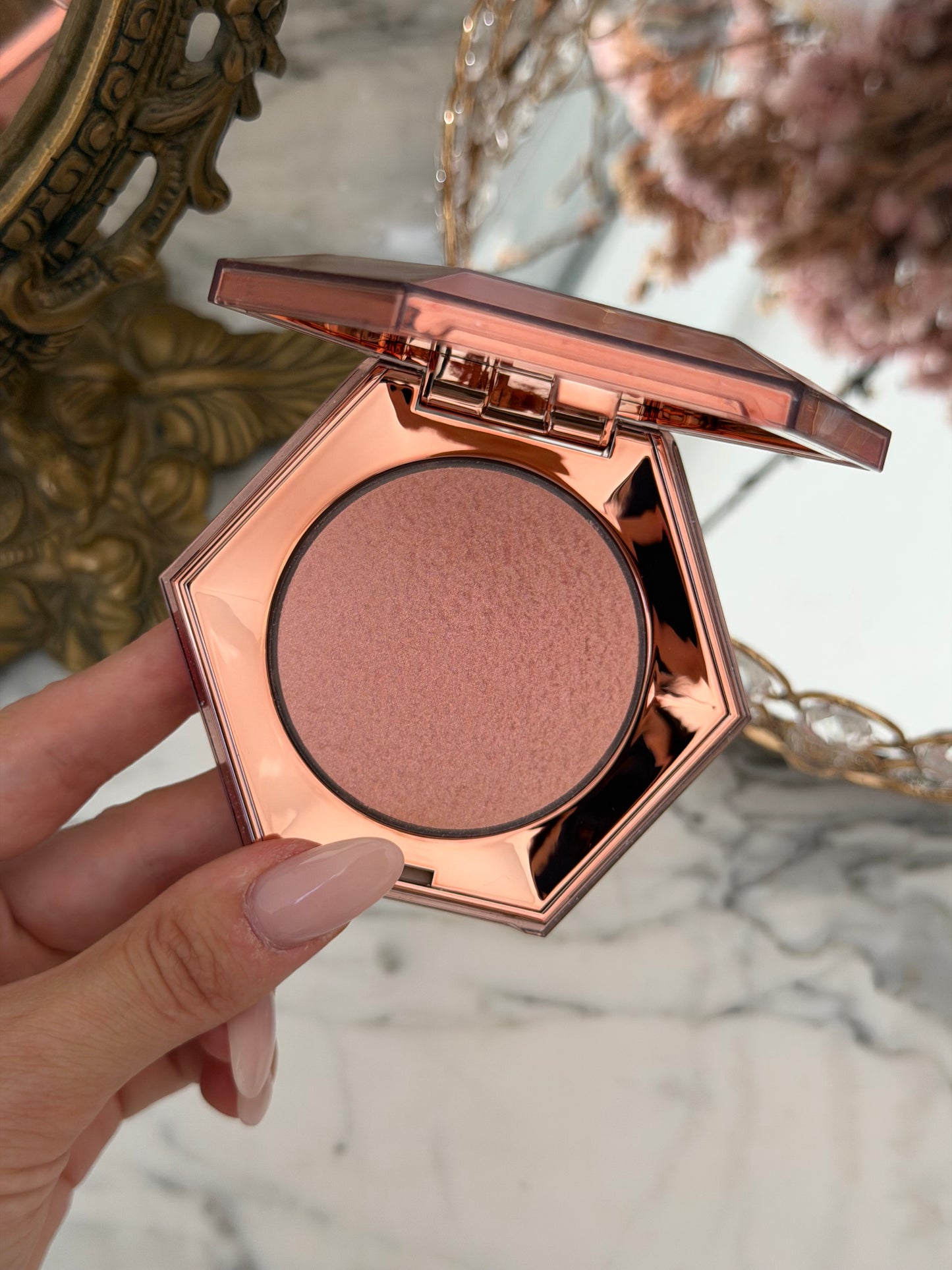FENTY BEAUTY Diamond Bomb All-Over Diamond Veil Highlighter - Rosé Rave