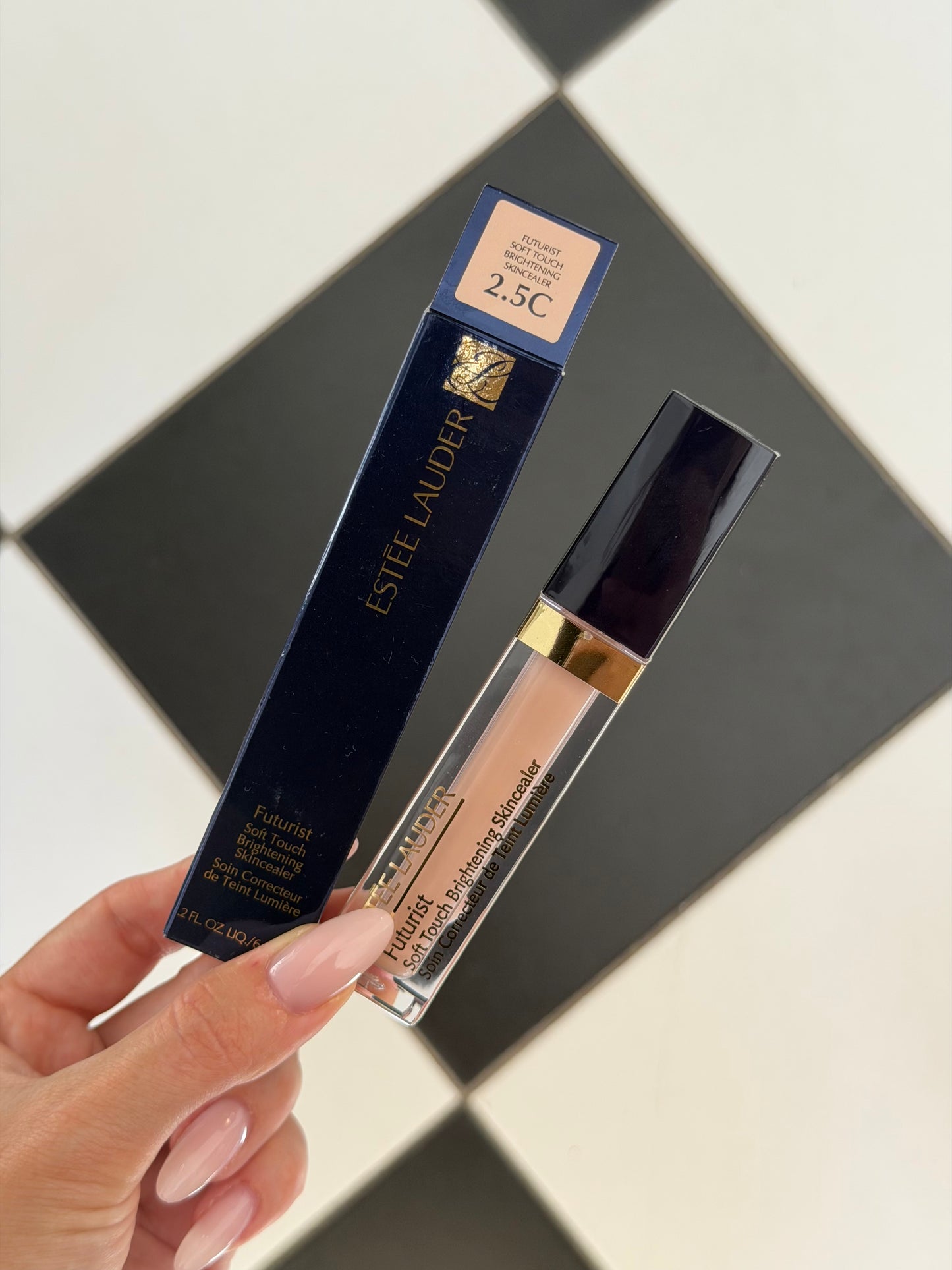 ESTÉE LAUDER Futurist
Soft Touch Brightening Skincealer Concealer (2.5C)