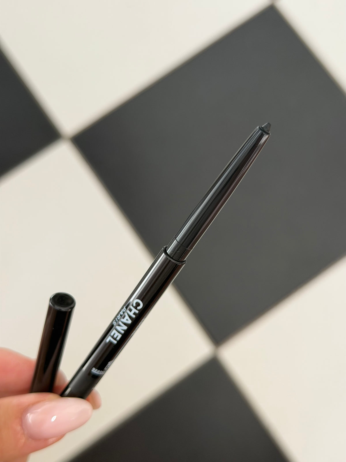 CHANEL Stylo Eyes Waterproof (10)
Long-Lasting Eyeliner
