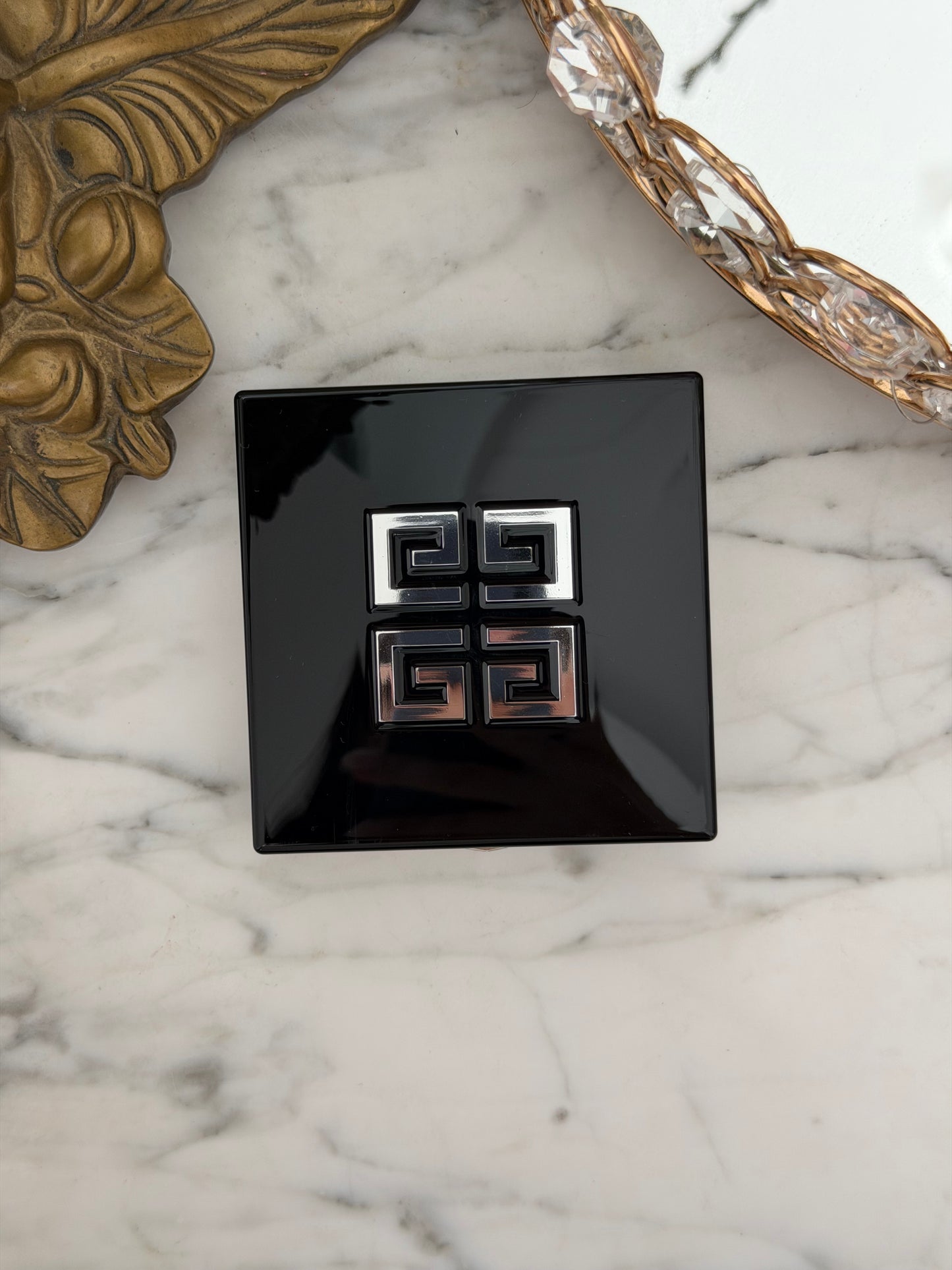 GIVENCHY Prisme Libre Highlighter Powder (004)
Long-lasting Hydrating And Marbled