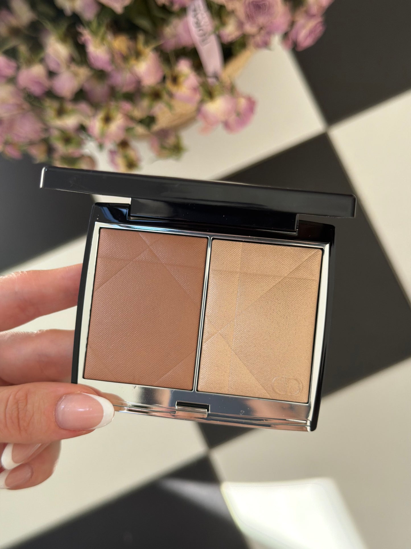 DIOR Rouge Blush Colour & Glow (100)
Multi-Use Face Palette – Color and Highlighter Duo