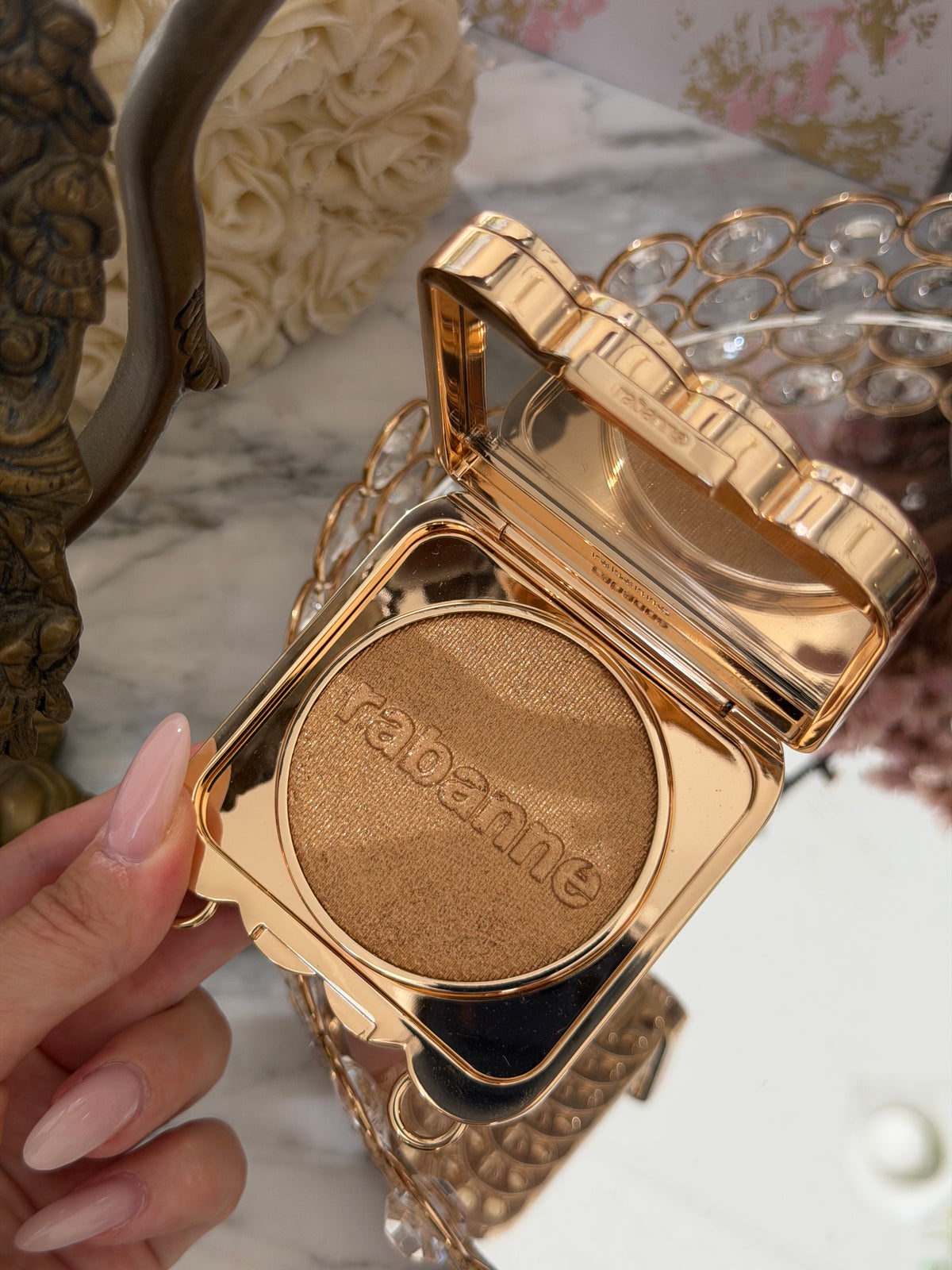 PACO RABANNE 1969 Makeup Clutch
Ultra-Shiny, All-Over Luminizer, Second Skin Comfort