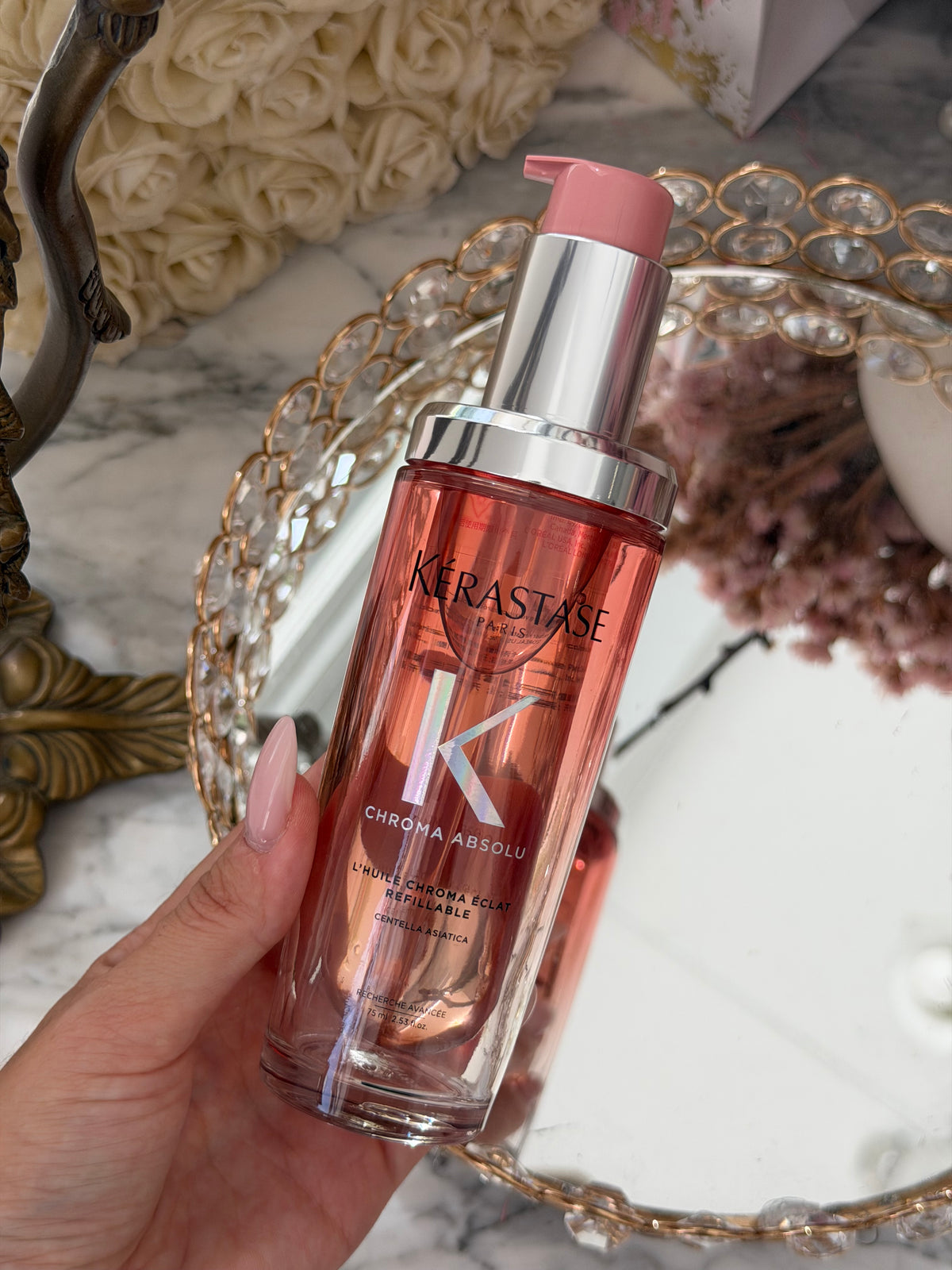 KÉRASTASE Chroma Absolu
L’Huile Chroma Éclat
Radiance Sublimating Hair Oil