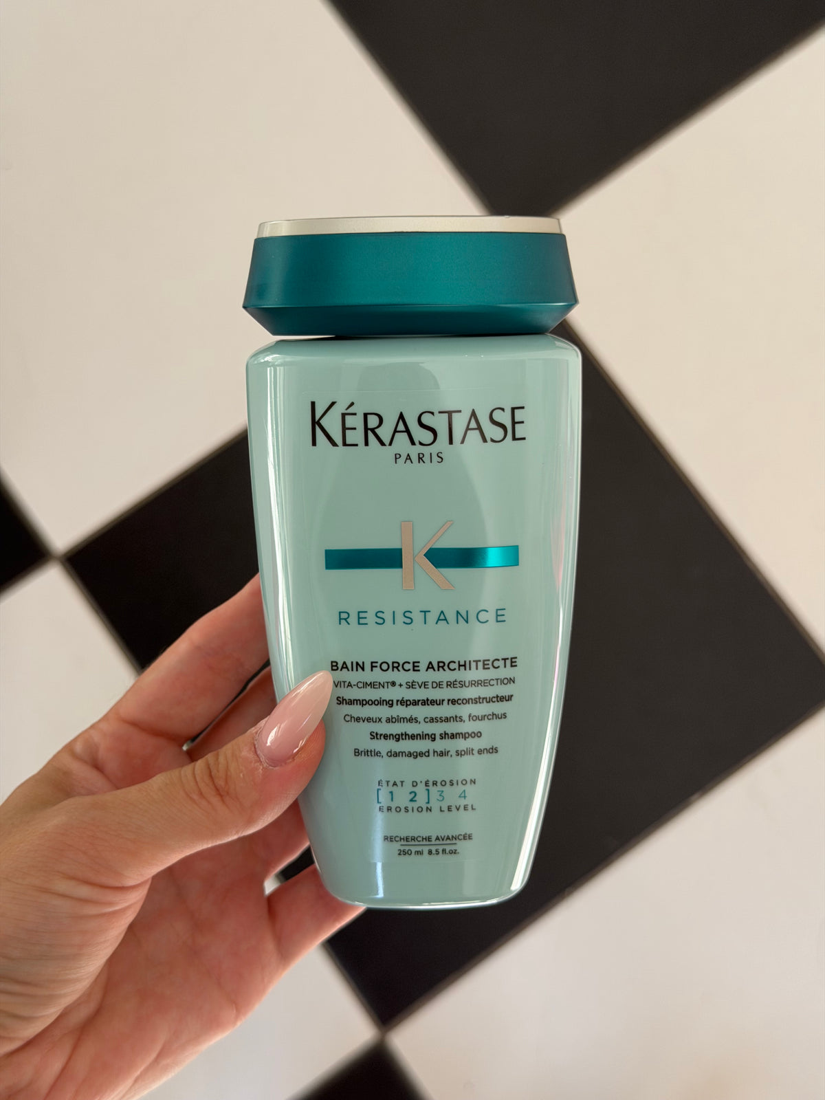 KÉRASTASE Resistance
Bain Force Architecte Shampoo
Reconstructing Shampoo For Weak and Damaged Hair