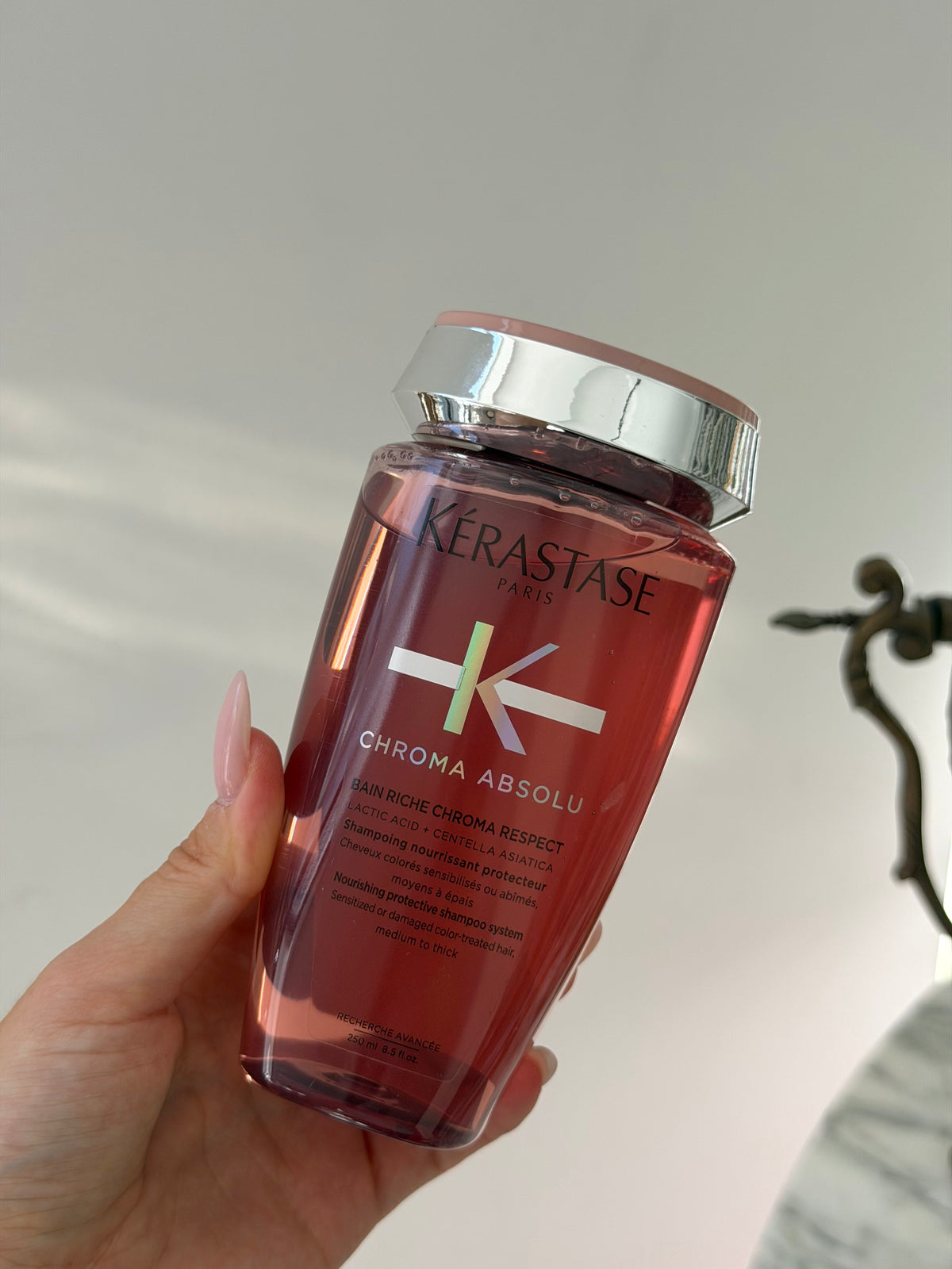 KÉRASTASE Chroma Absolu
Bain Riche Chroma Respect Shampoo
Sulfate-Free For Medium/Thick Hair