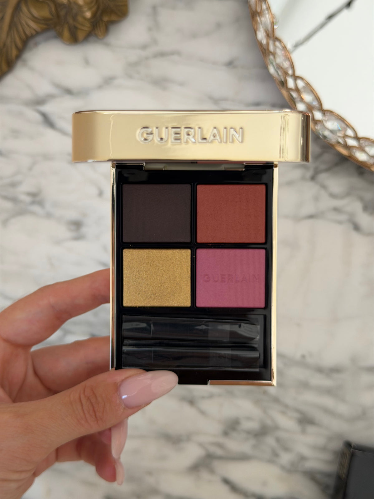 GUERLAIN Ombres G
Eyeshadow Quad
Multi-Effect, High Color & Long Wear (555)