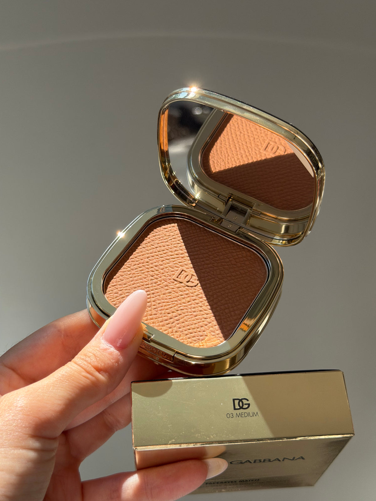 DOLCE&GABBANA Face&Eyes Match
Lasting Bronzer & Eyeshadow Powder (03)