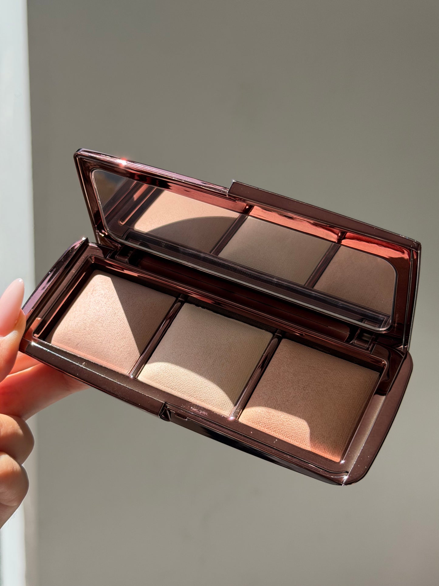 HOURGLASS Ambient Lighting Palette