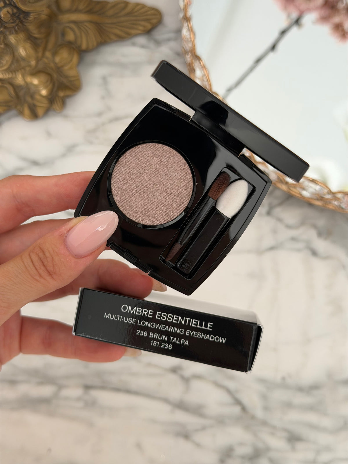 CHANEL Ombre Essentielle Multi-Use Longwearing Eyeshadow (236)