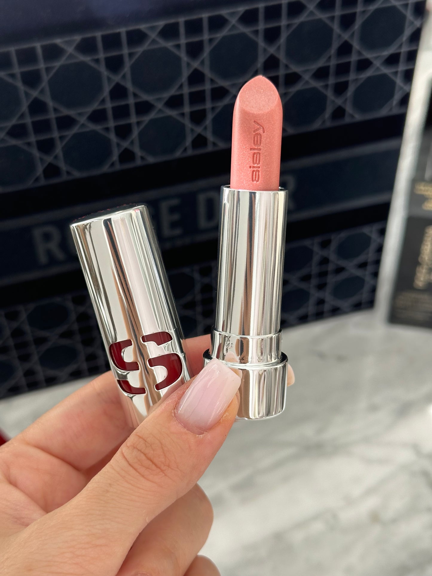 SISLEY Lipstick
Phyto-Lip Shine (2)