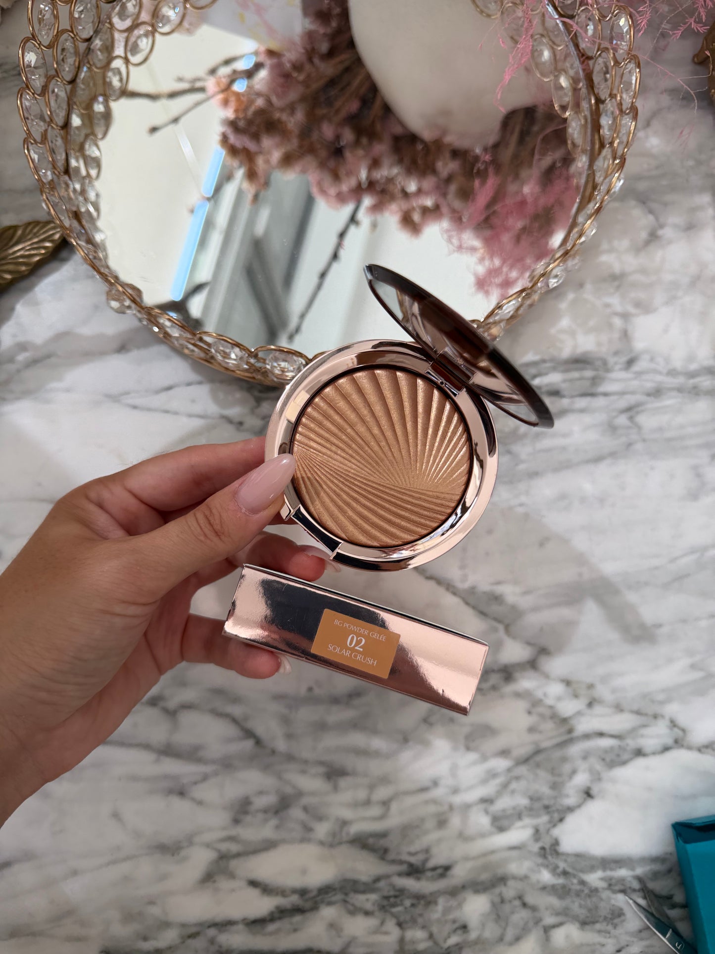 ESTÉE LAUDER Bronze Goddess
Highlighting Powder Gelée (02)