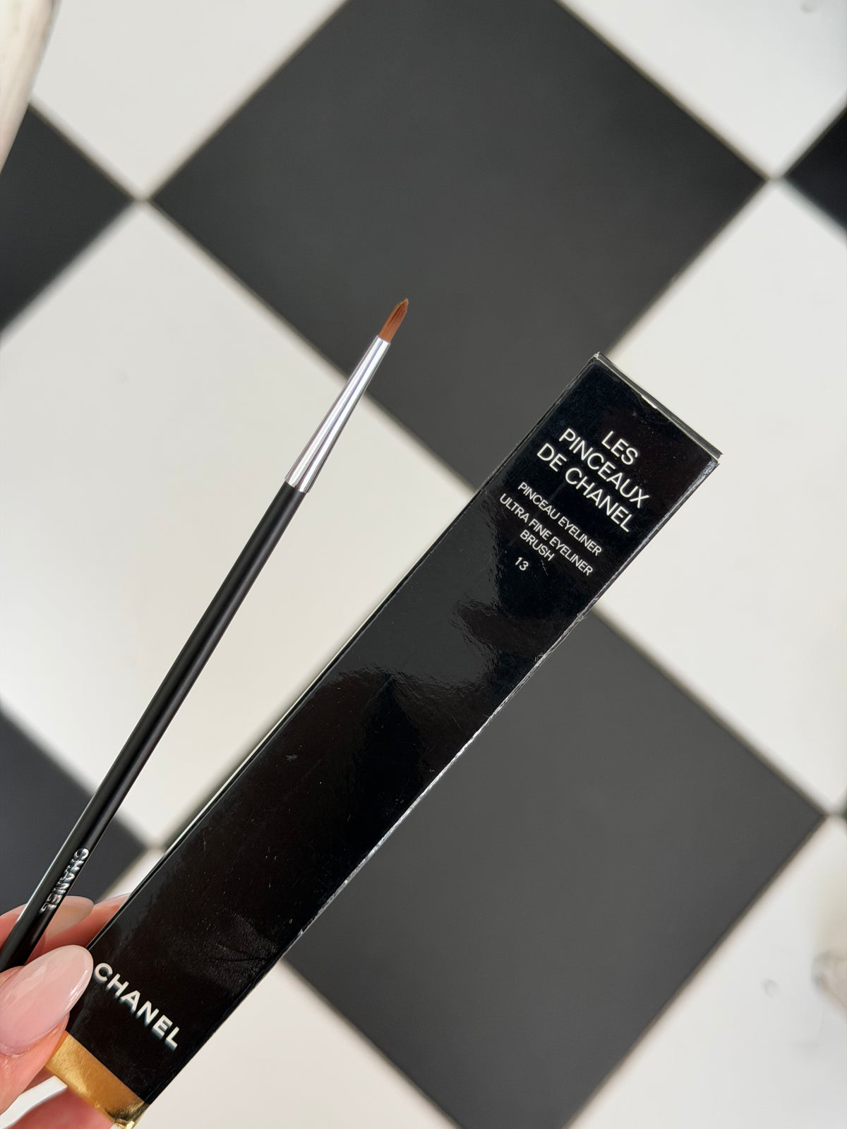 CHANEL Les Pinceaux De Chanel Ultra Fine Eyeliner Brush (13)
