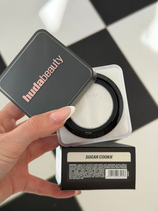 HUDA BEAUTY Easy Bake Loose Baking & Setting Powder - Sugar Cookie